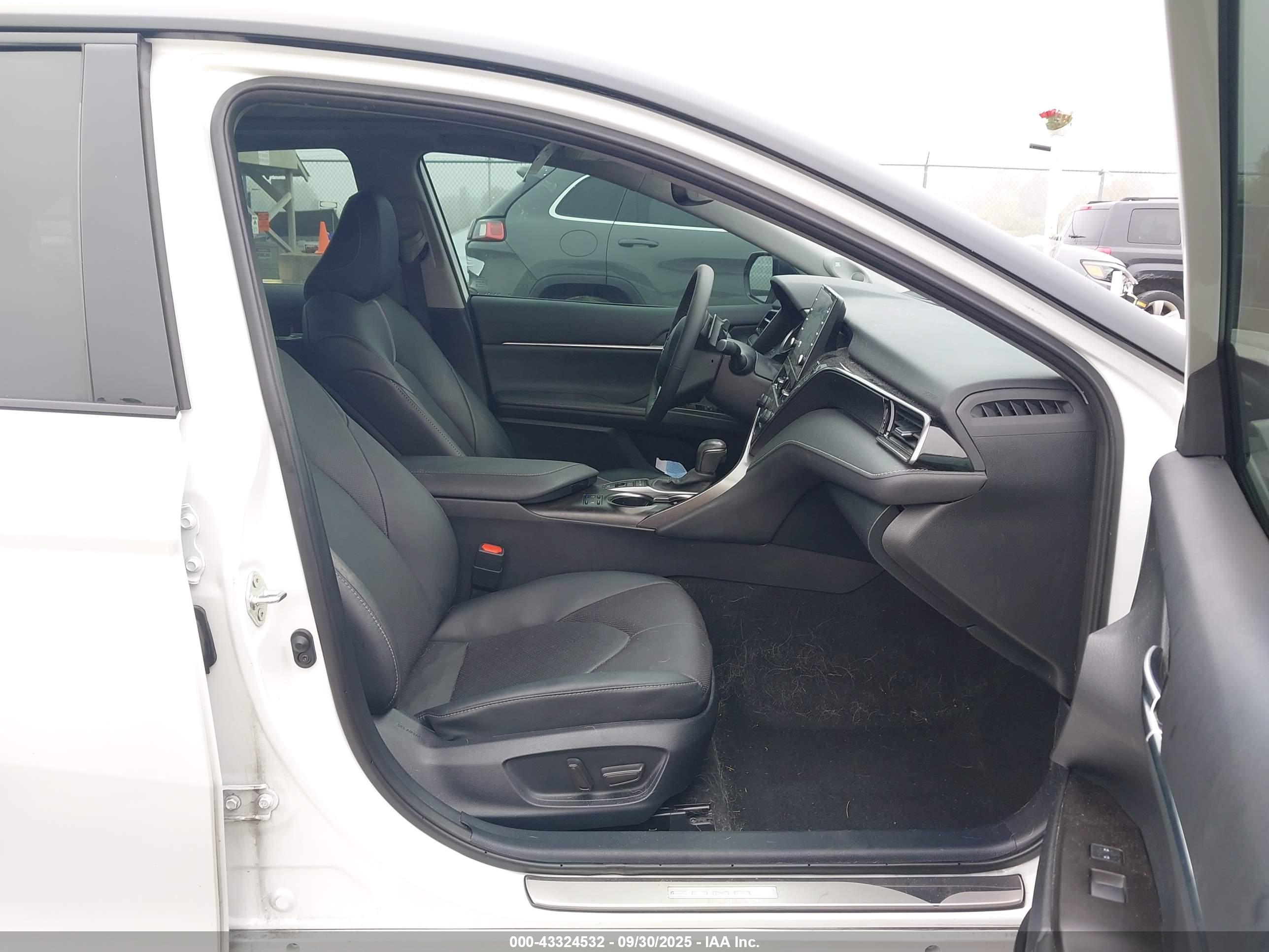 TOYOTA CAMRY image 5