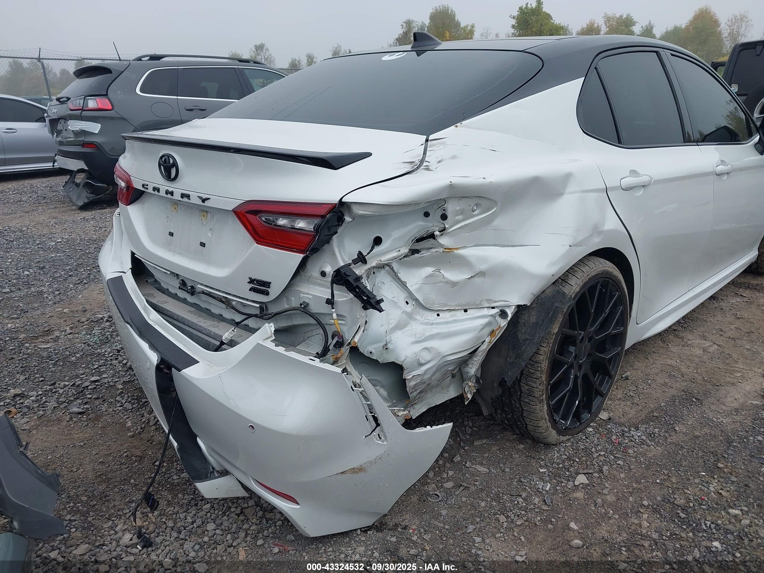 TOYOTA CAMRY image 6