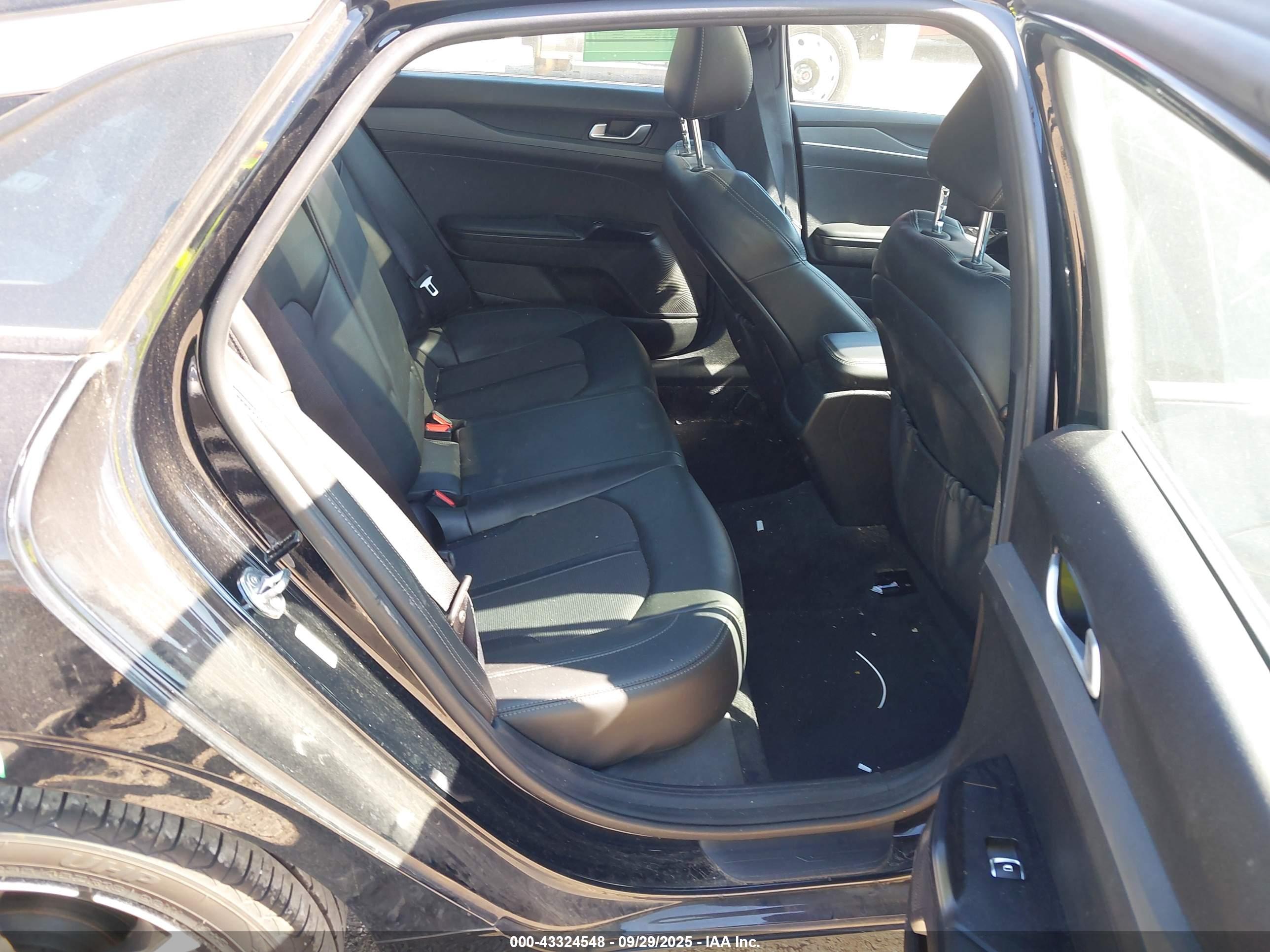 KIA K5 image 8
