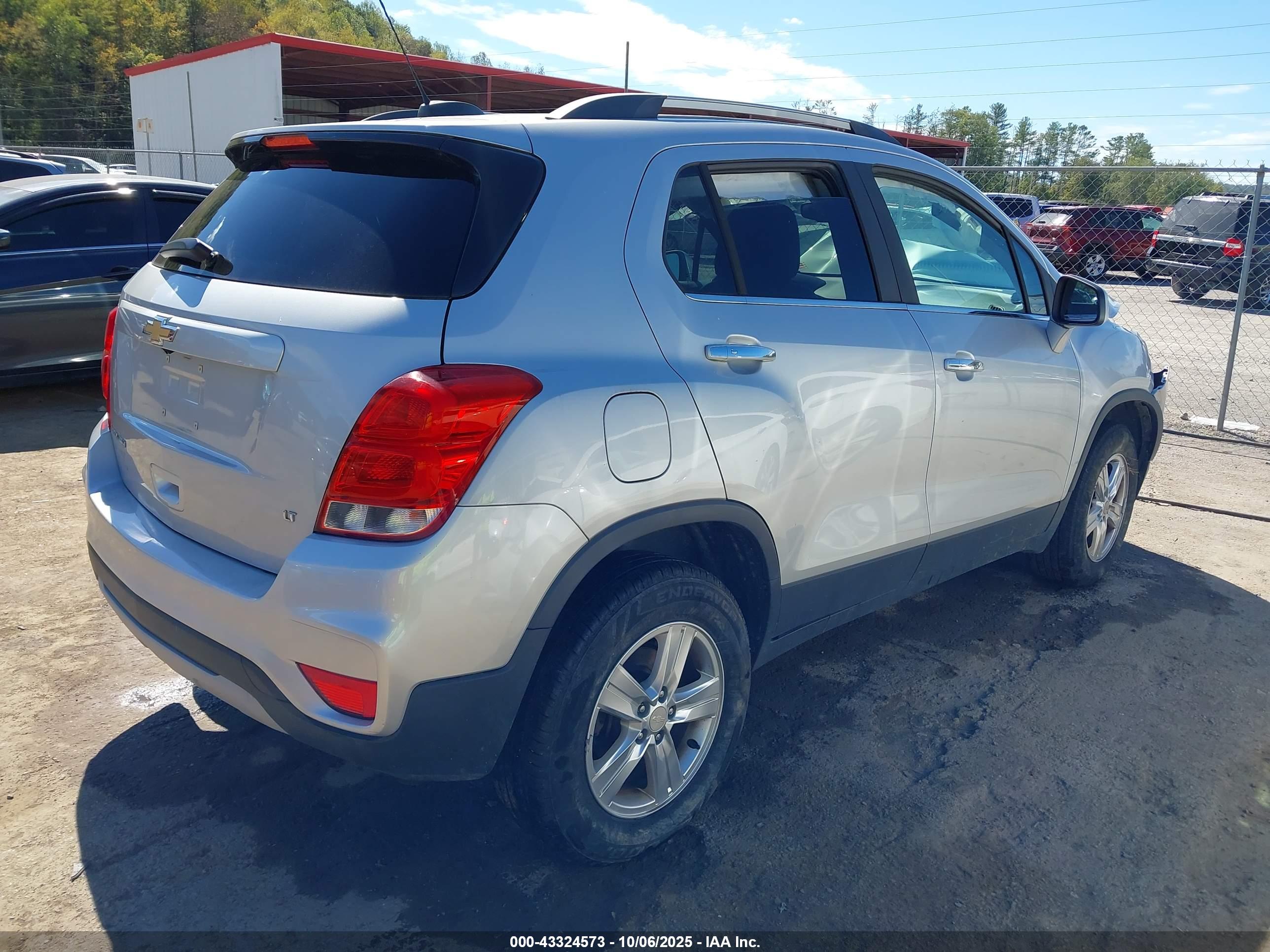 CHEVROLET TRAX image 4
