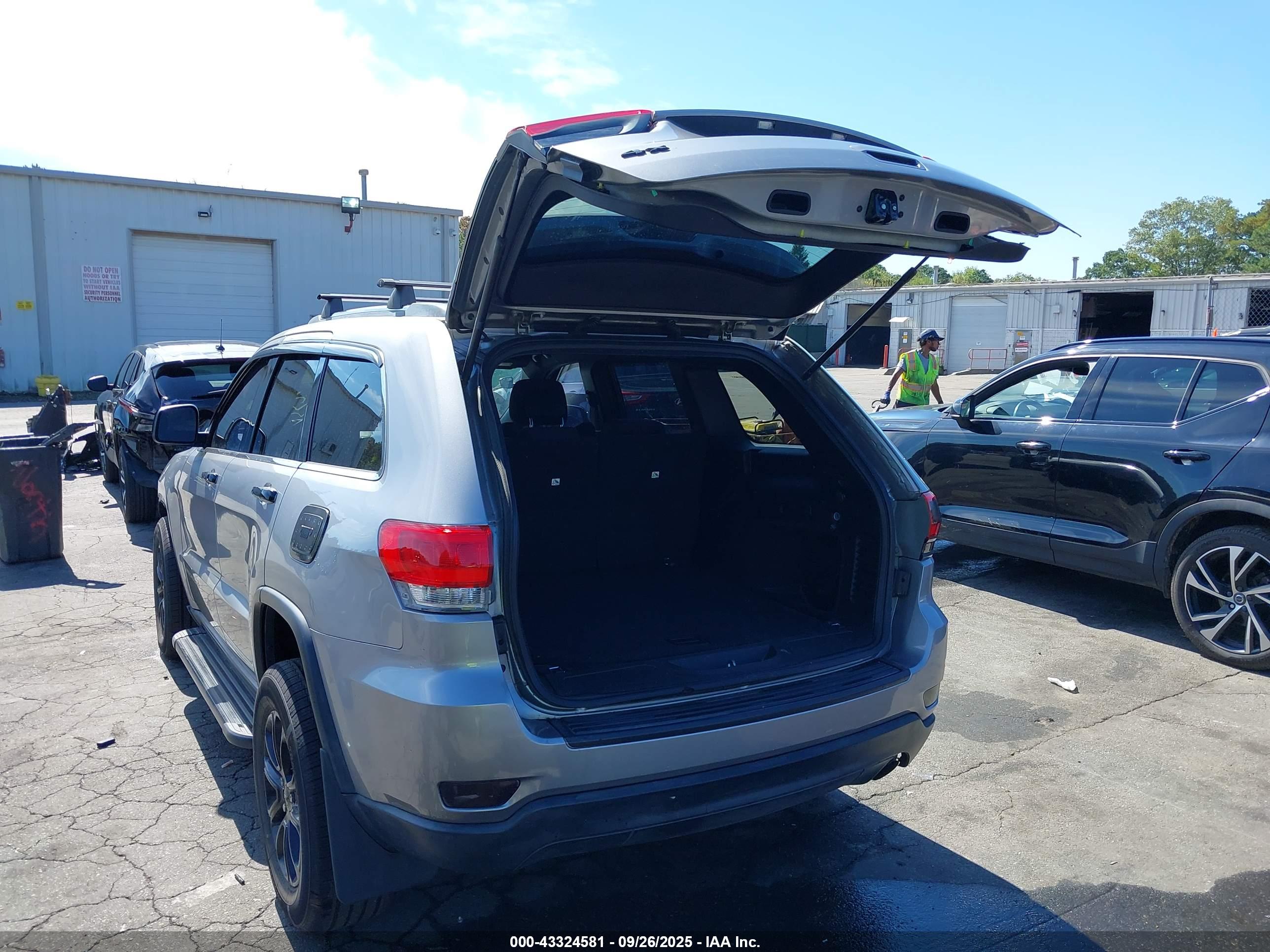 JEEP GRAND image 3