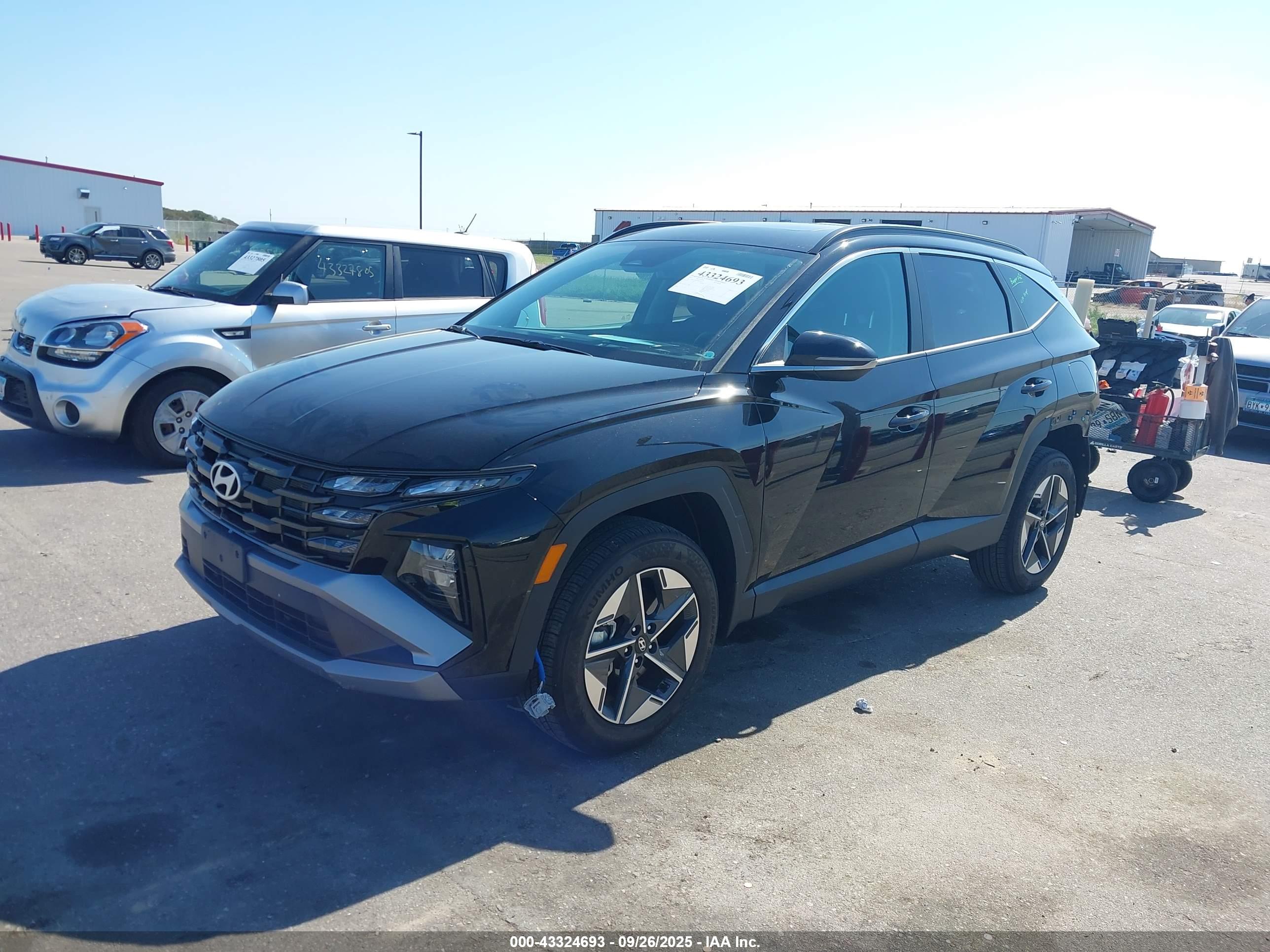 HYUNDAI TUCSON image 2