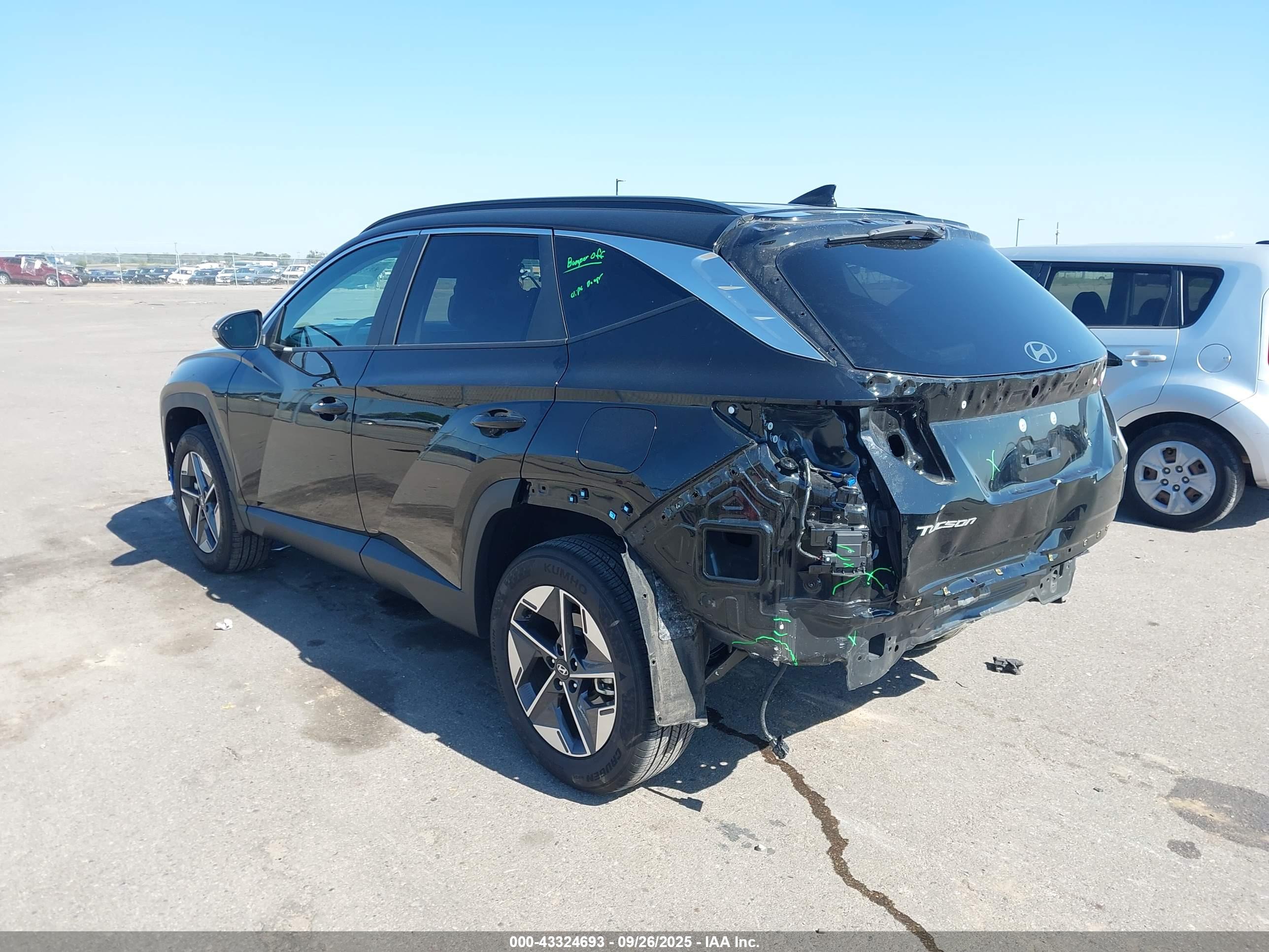 HYUNDAI TUCSON image 3