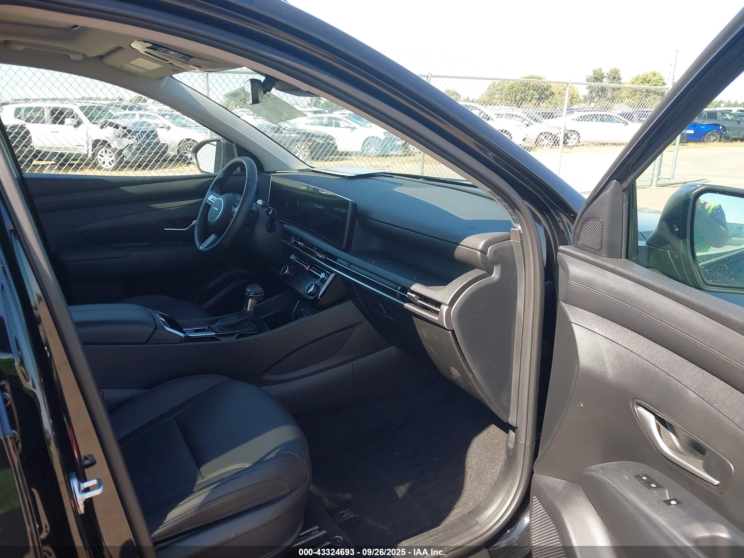 HYUNDAI TUCSON image 5