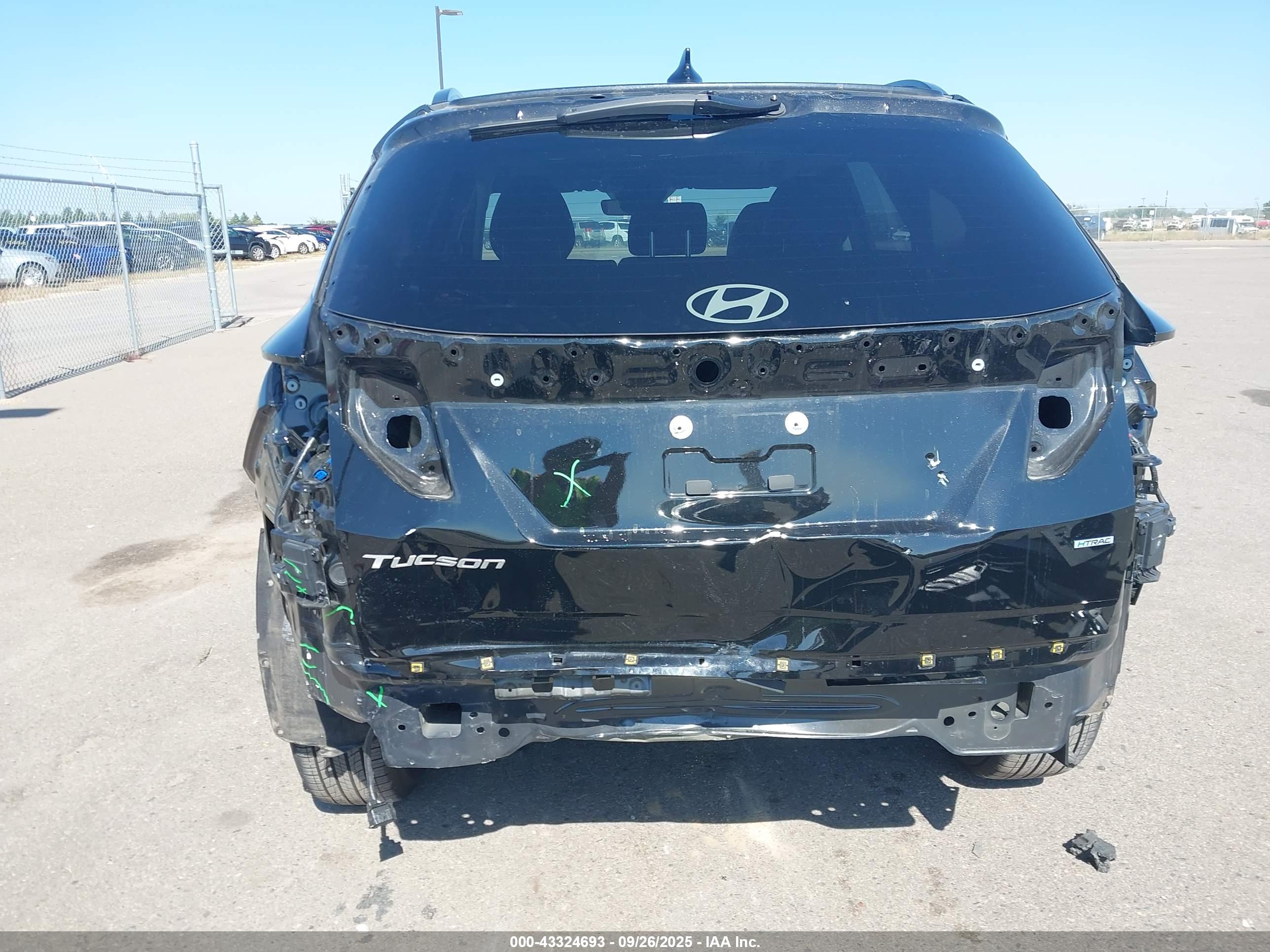 HYUNDAI TUCSON image 6