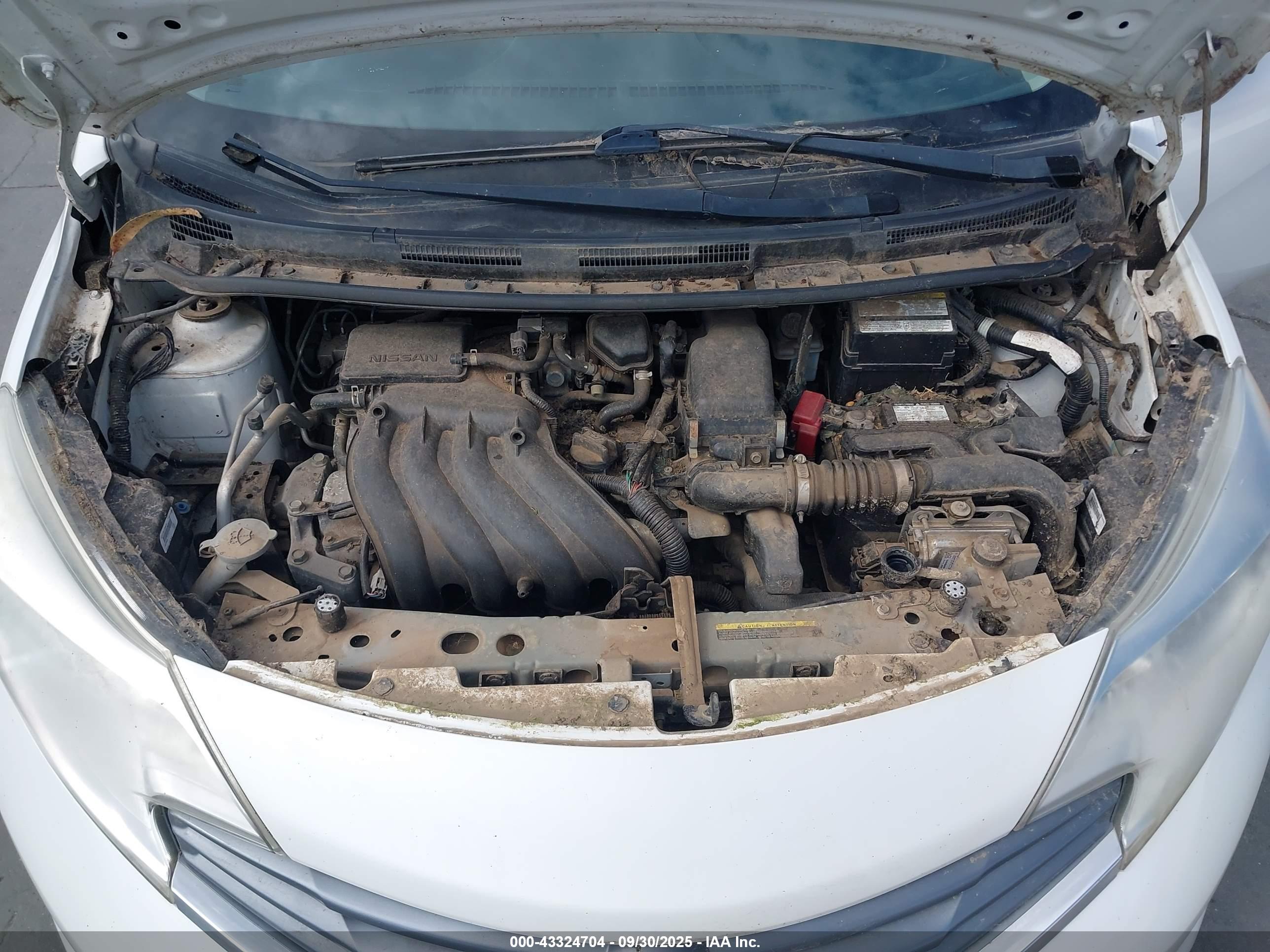 NISSAN VERSA image 10