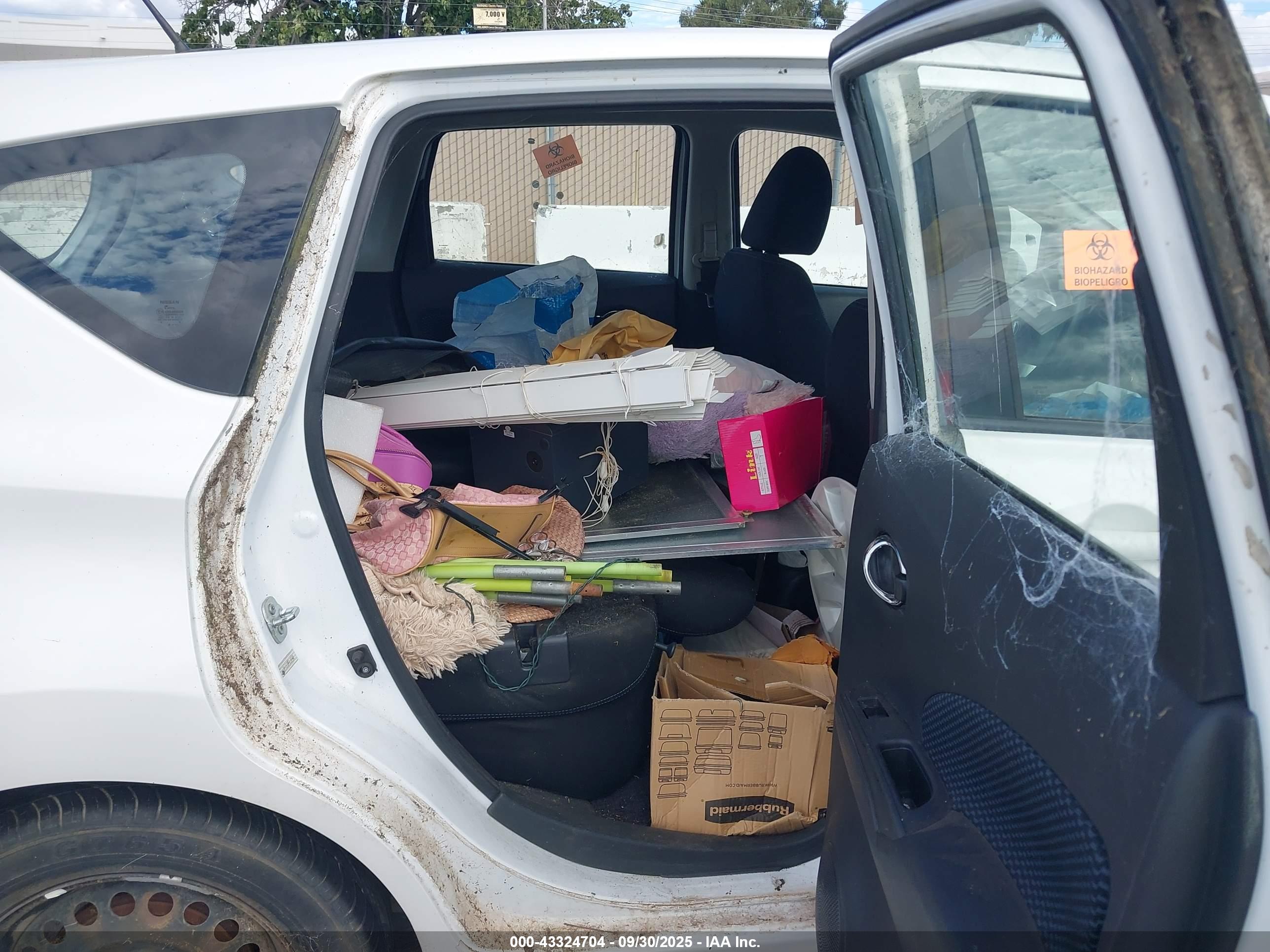 NISSAN VERSA image 8