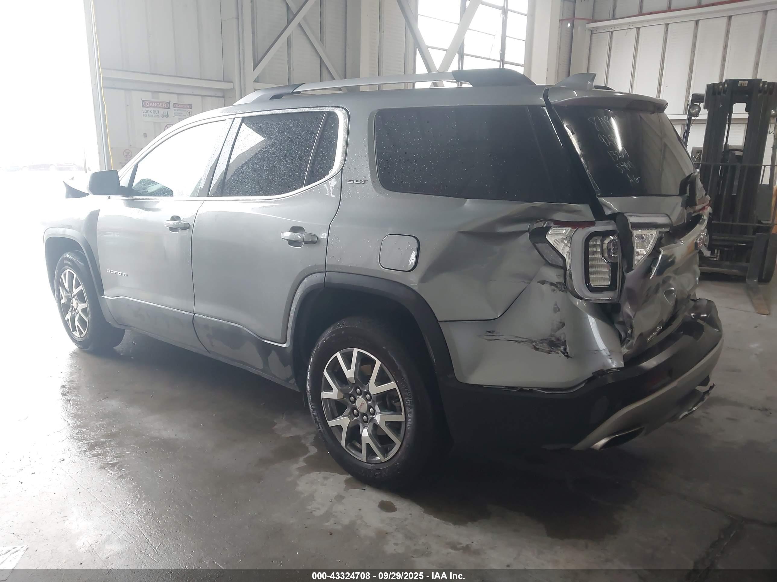 GMC ACADIA image 3