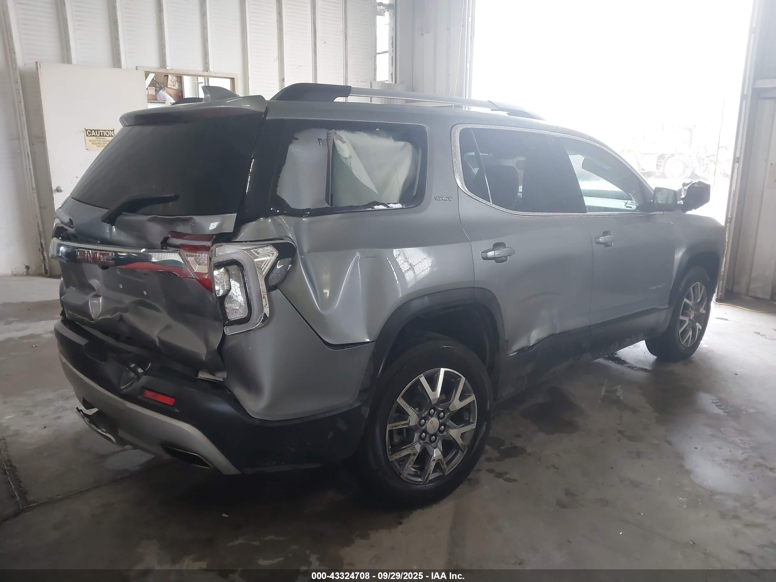 GMC ACADIA image 4