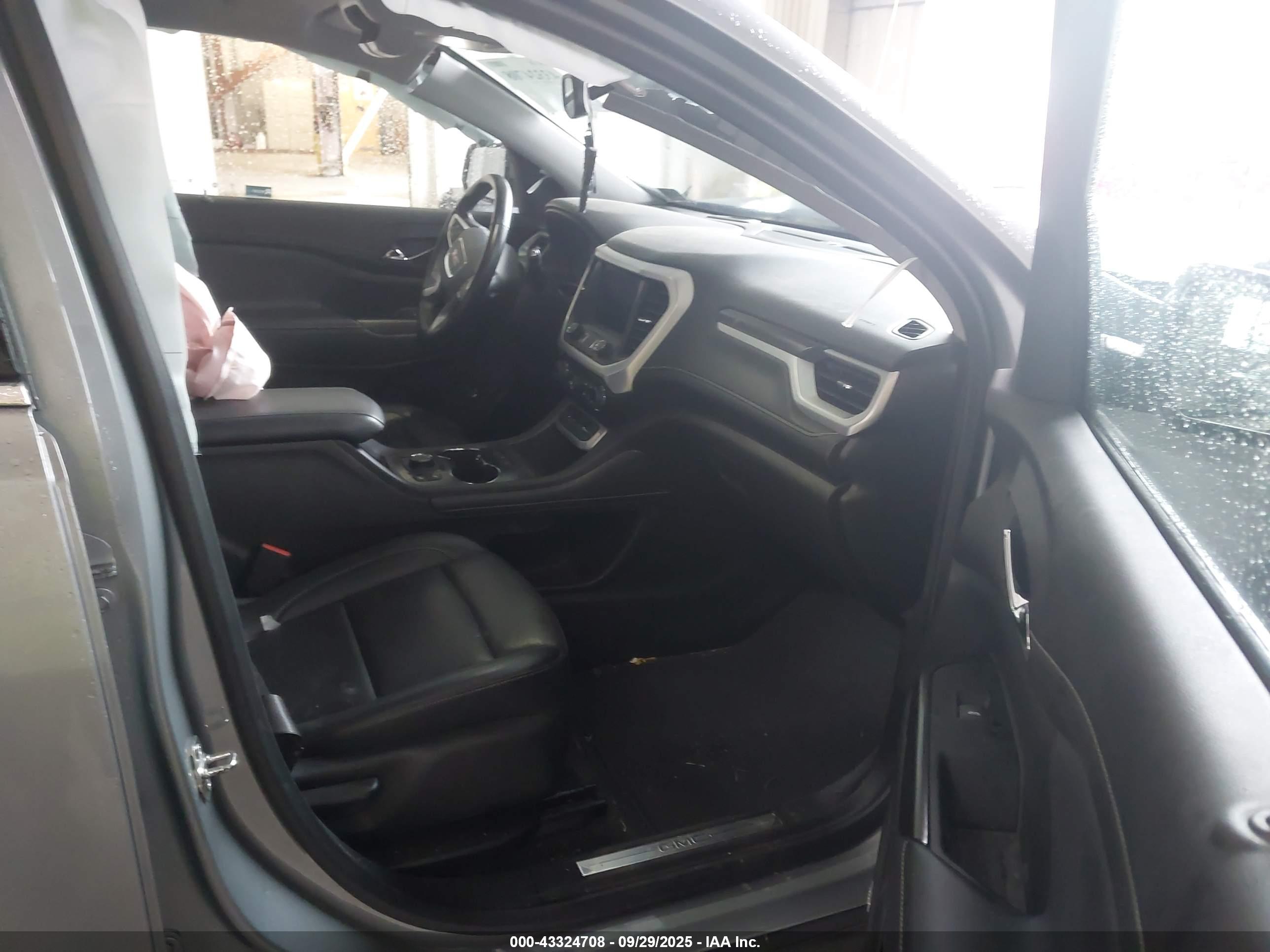 GMC ACADIA image 5
