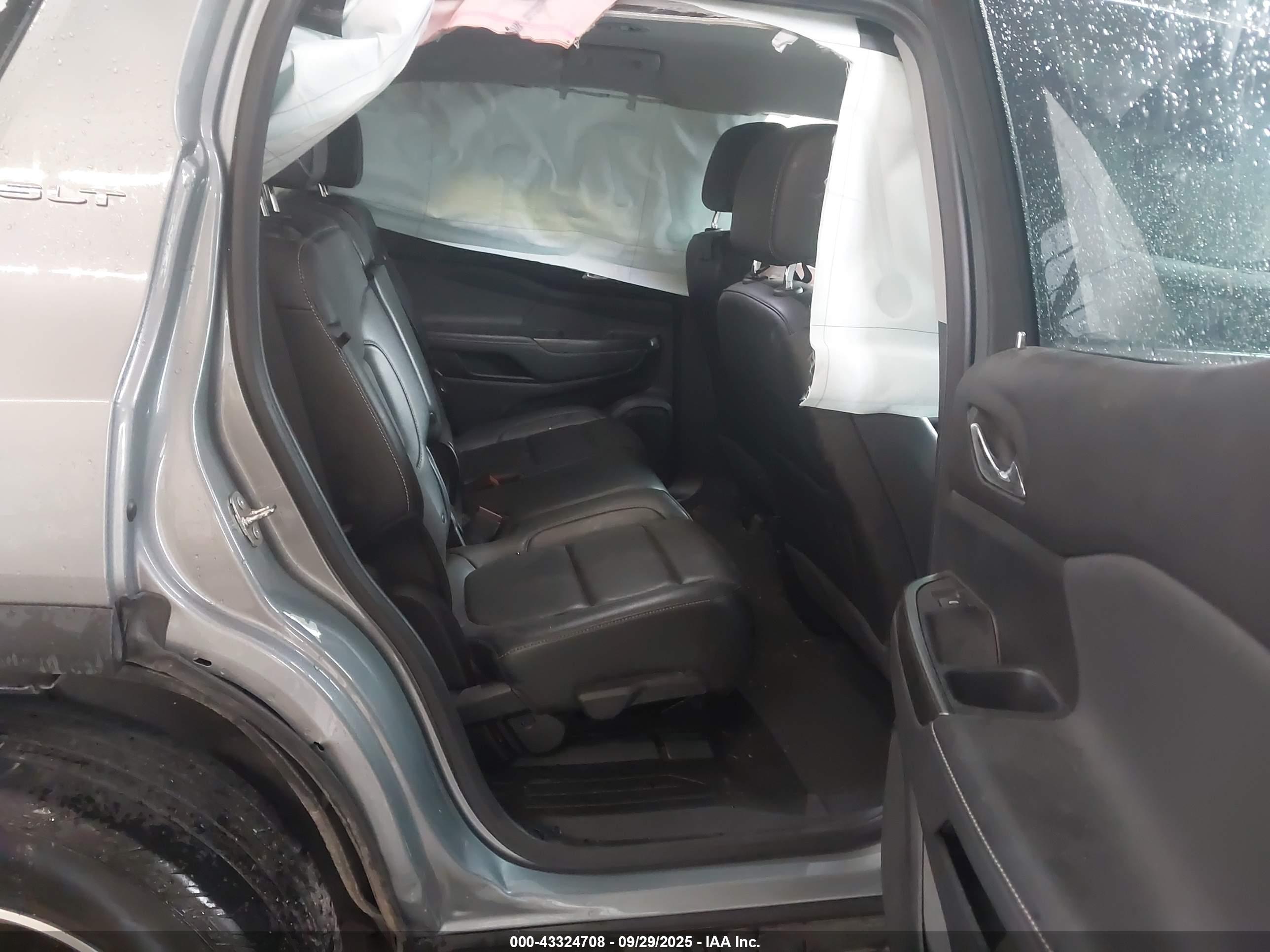 GMC ACADIA image 8