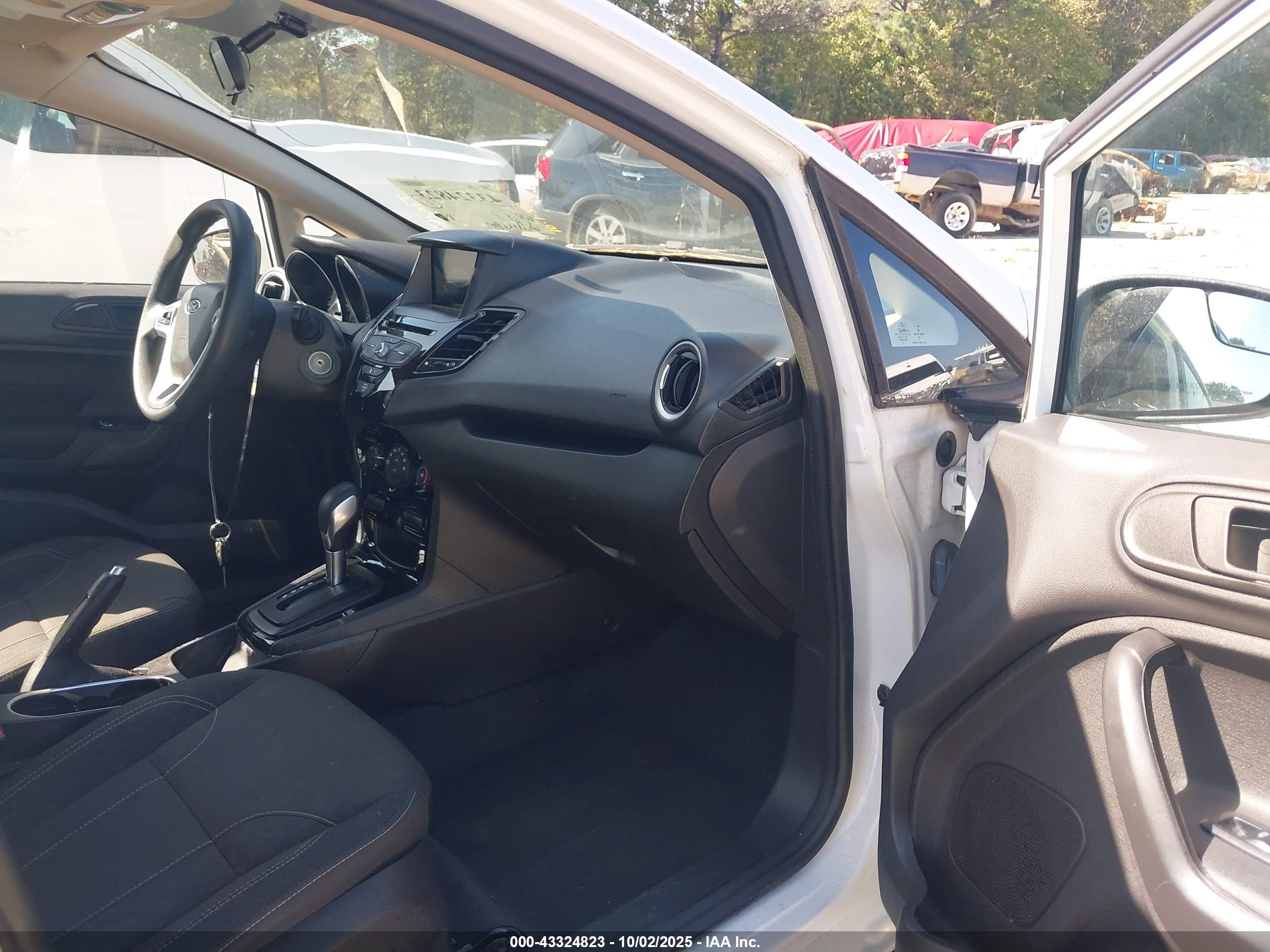 FORD FIESTA image 5