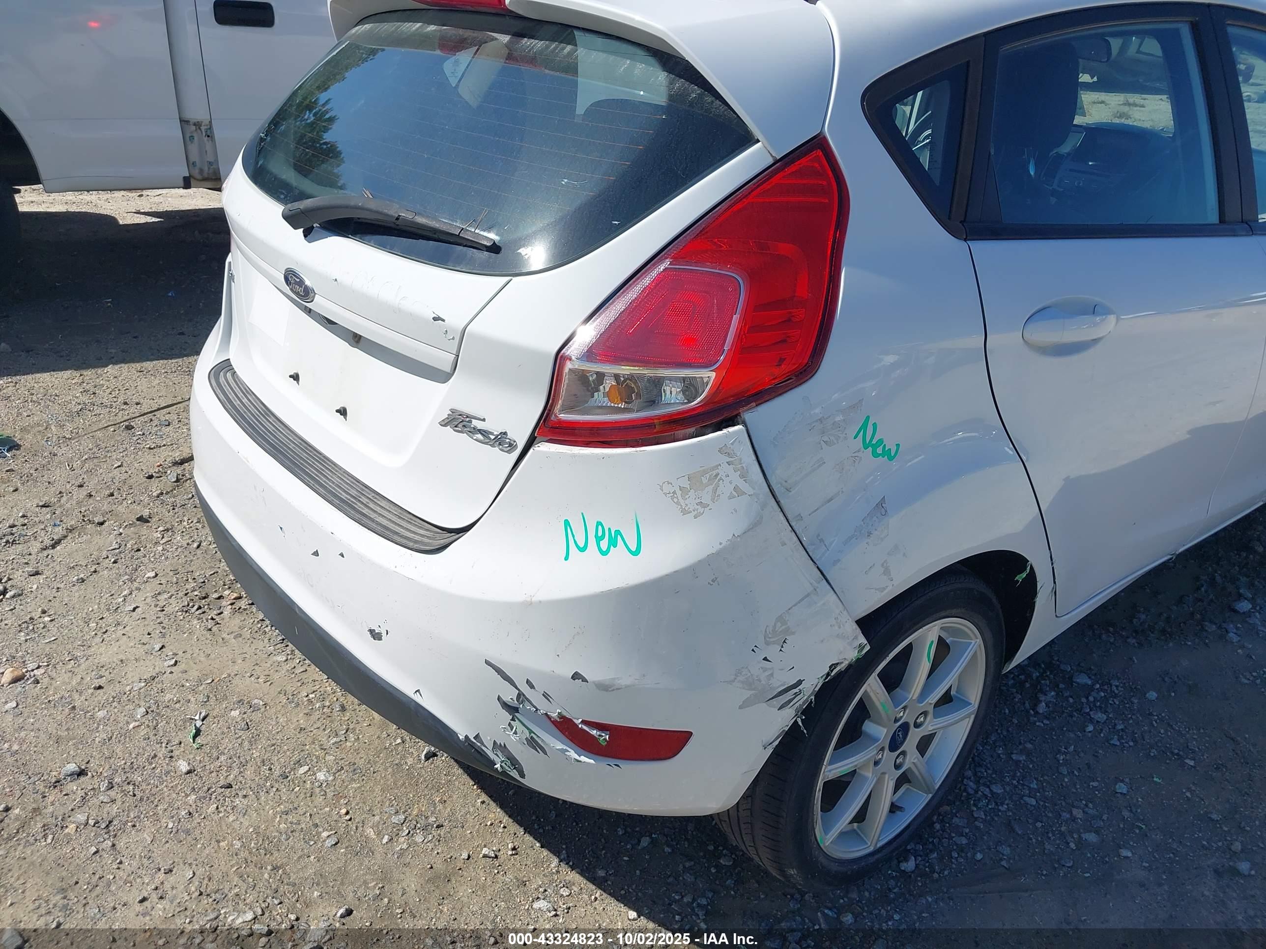 FORD FIESTA image 6