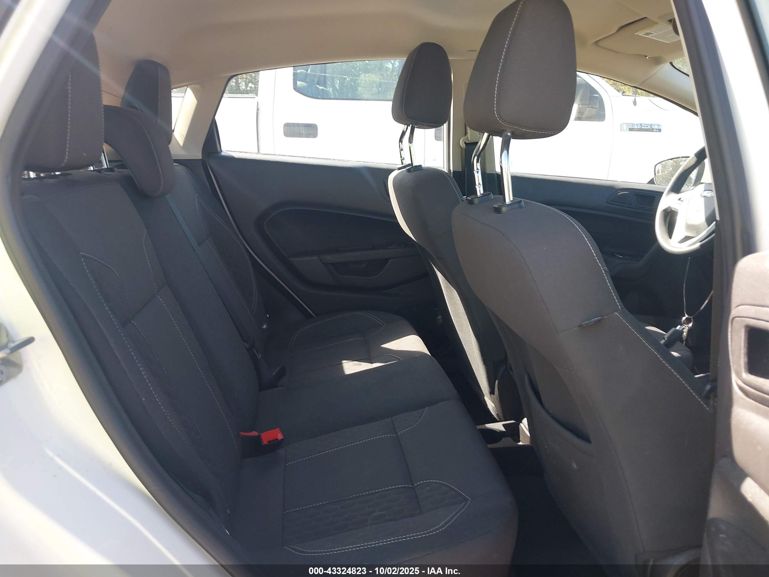 FORD FIESTA image 8