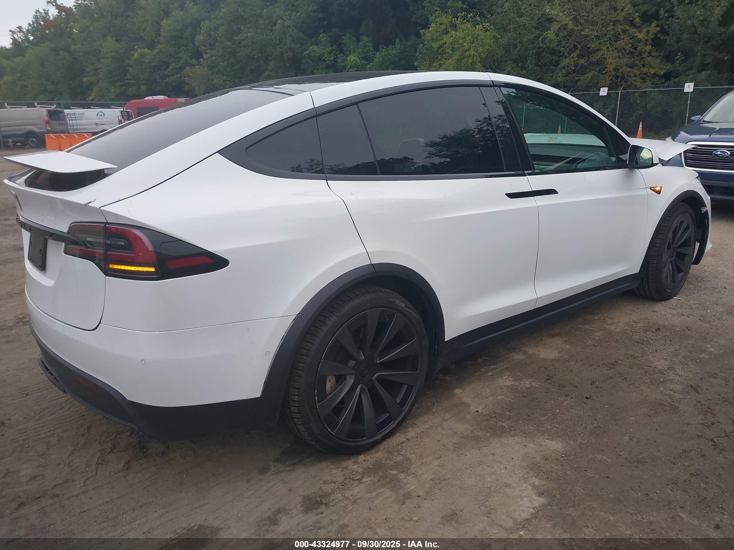 TESLA MODEL image 4