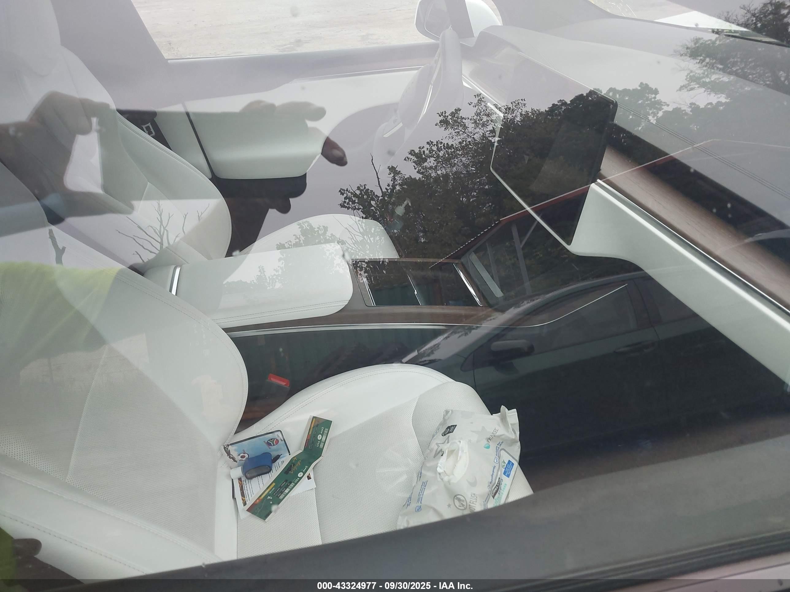 TESLA MODEL image 5