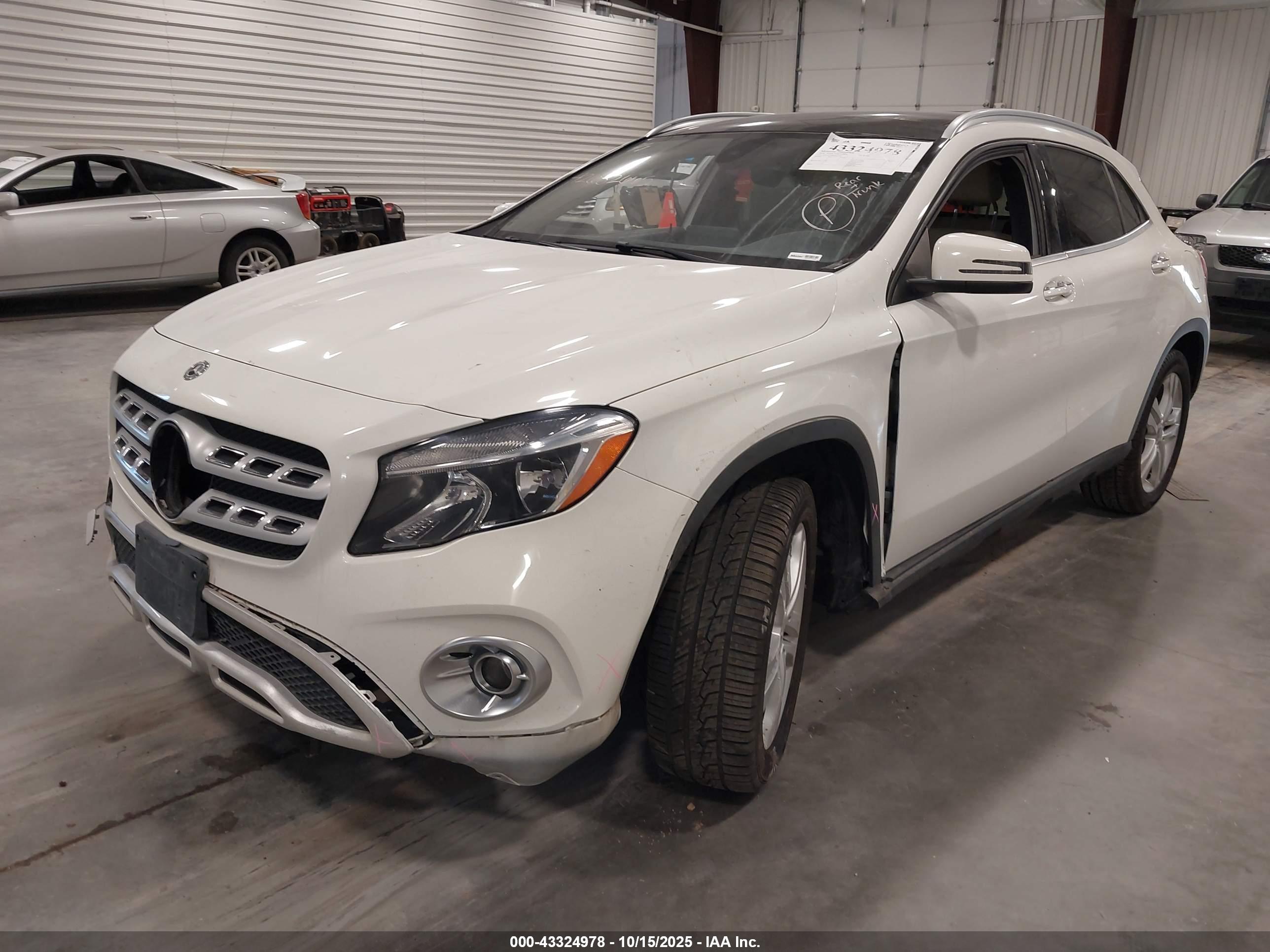 MERCEDES-BENZ GLA image 2