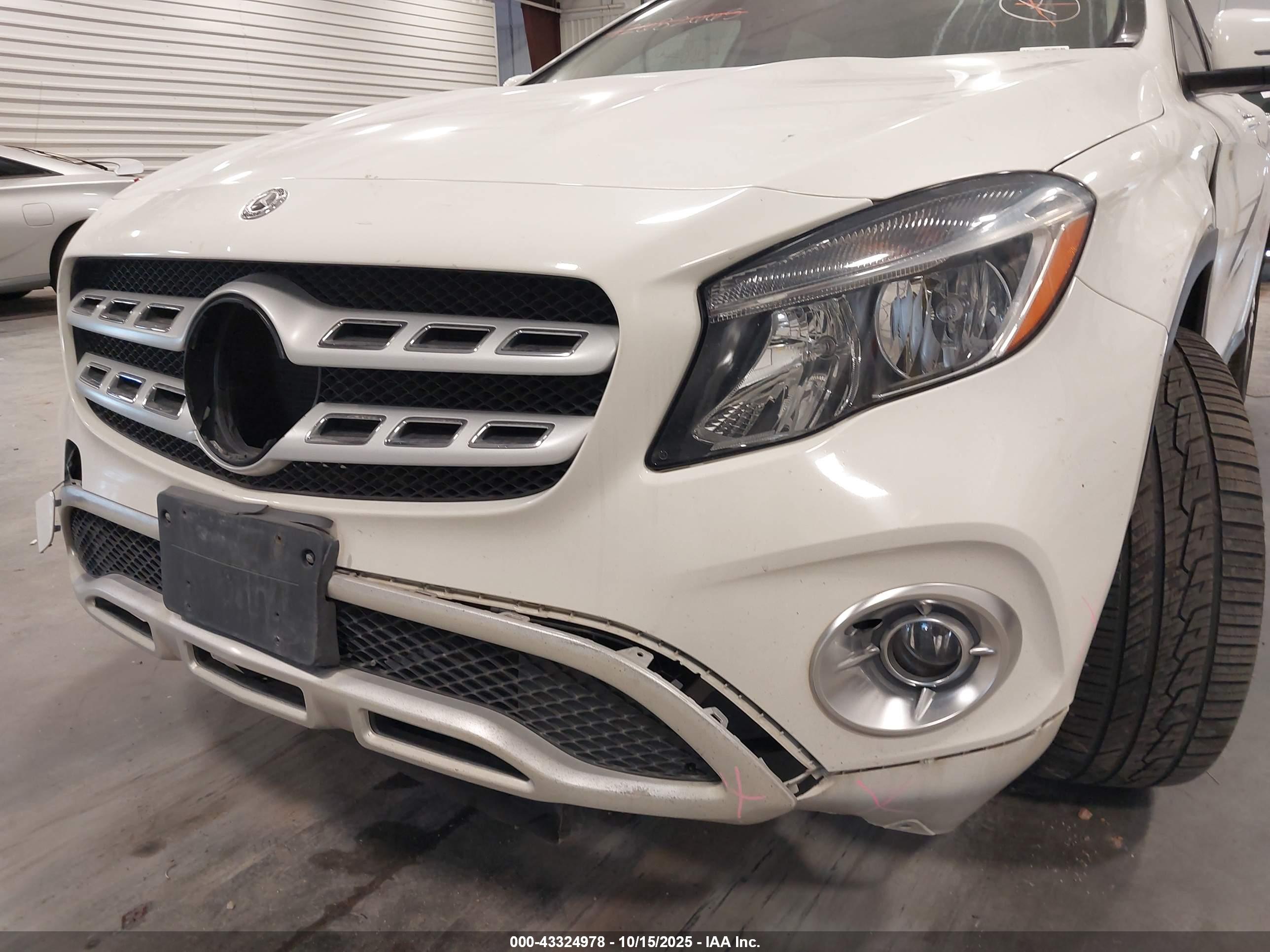 MERCEDES-BENZ GLA image 6