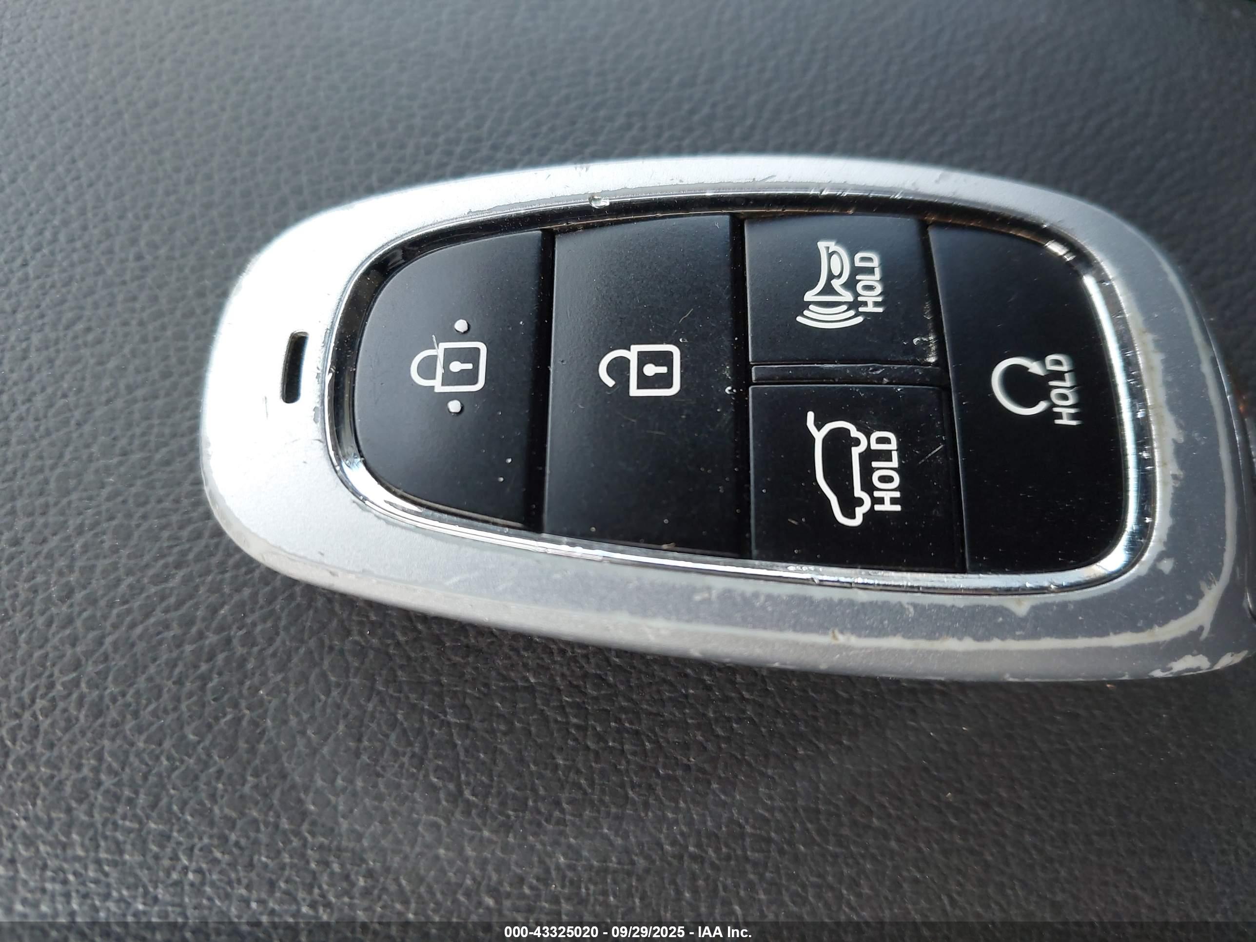 HYUNDAI TUCSON image 11