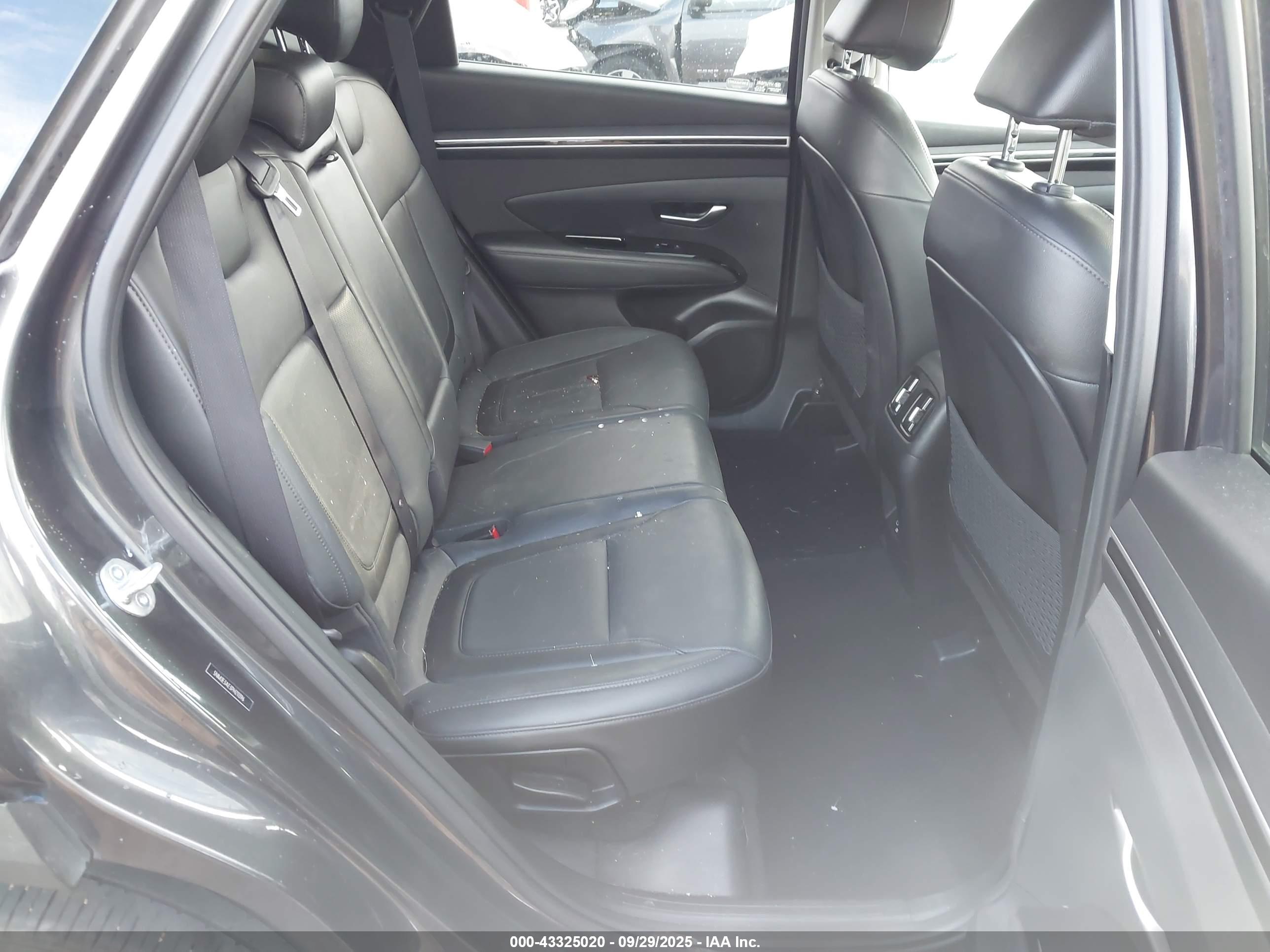 HYUNDAI TUCSON image 8