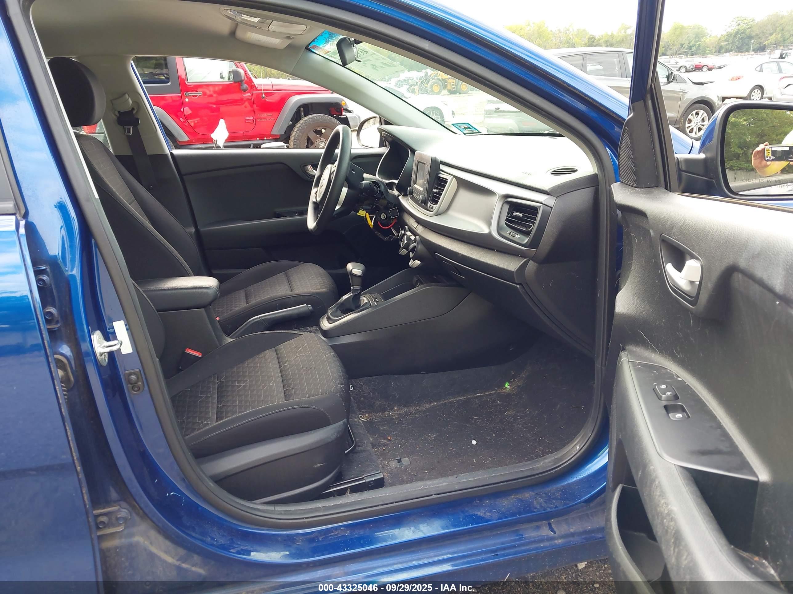KIA RIO image 5