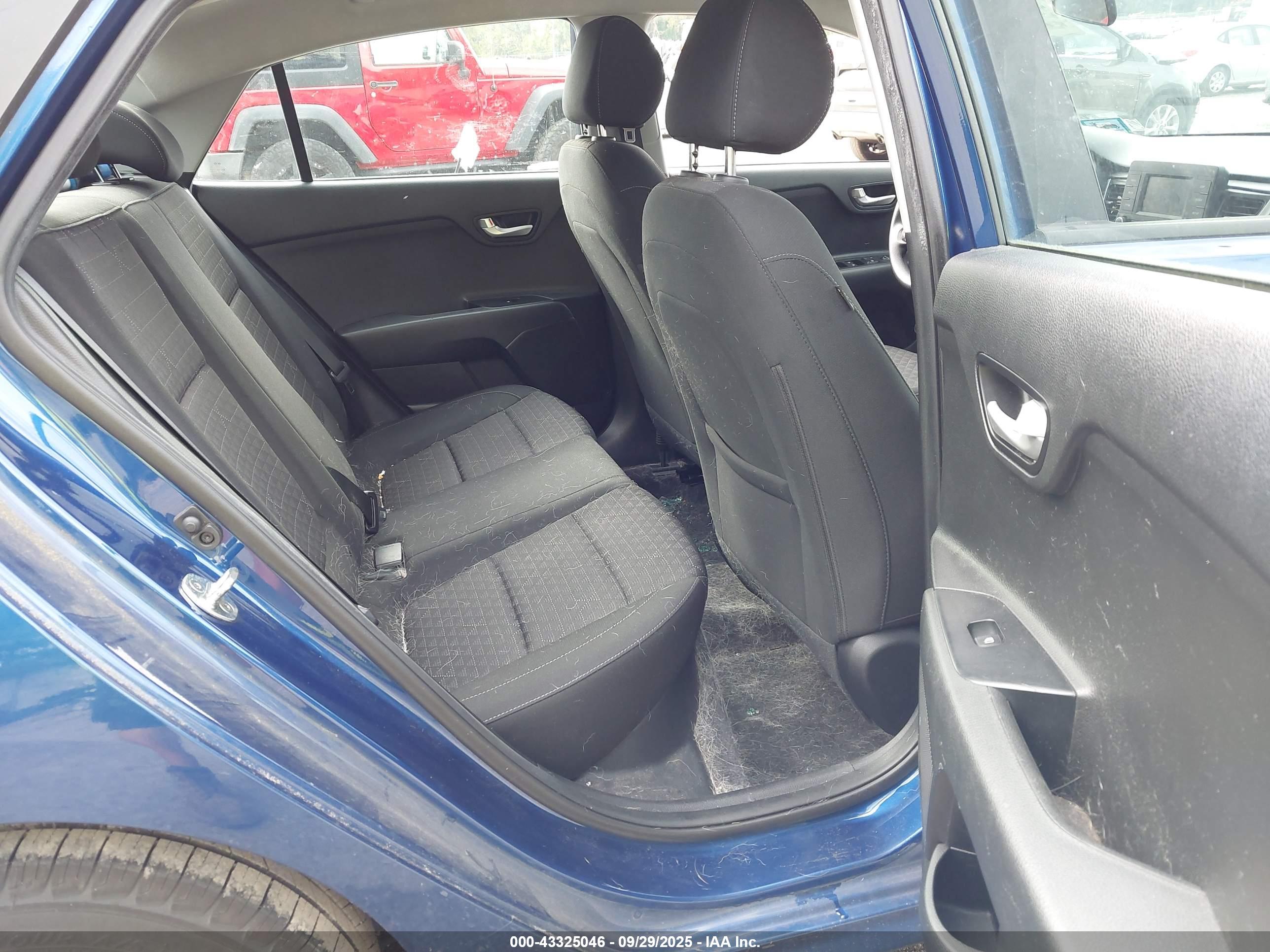 KIA RIO image 8