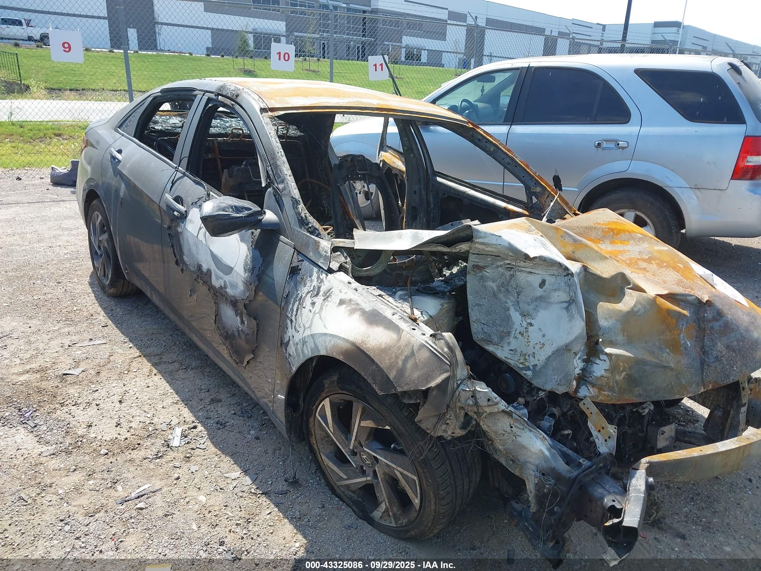 HYUNDAI ELANTRA image 6
