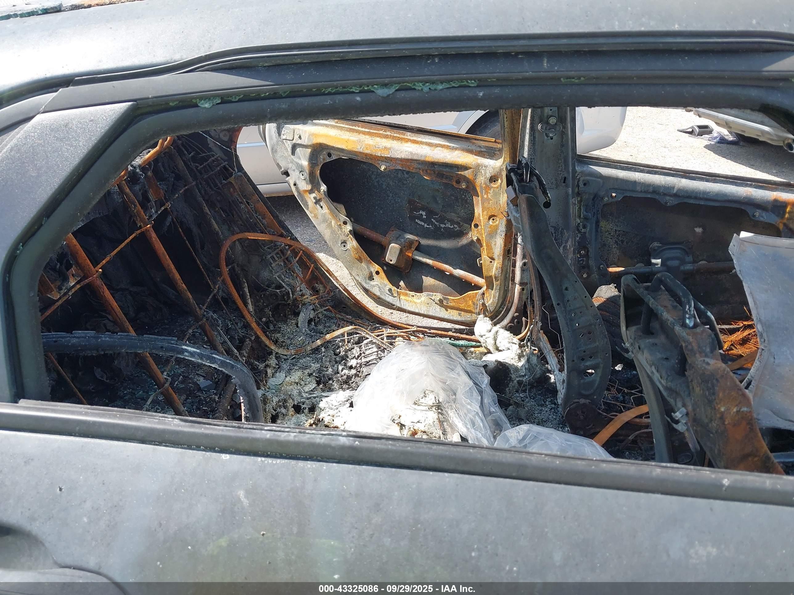 HYUNDAI ELANTRA image 8