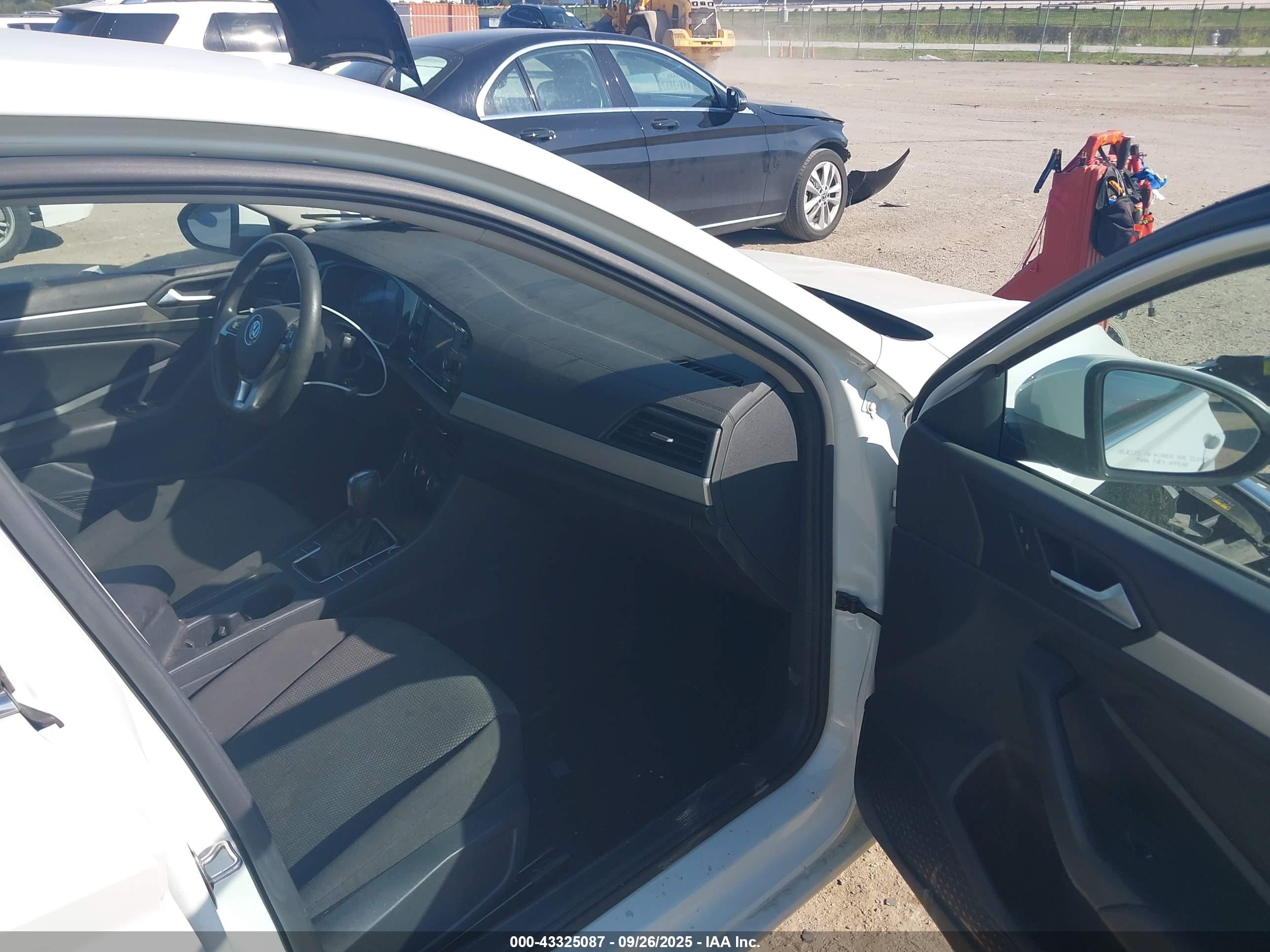 VOLKSWAGEN JETTA image 5