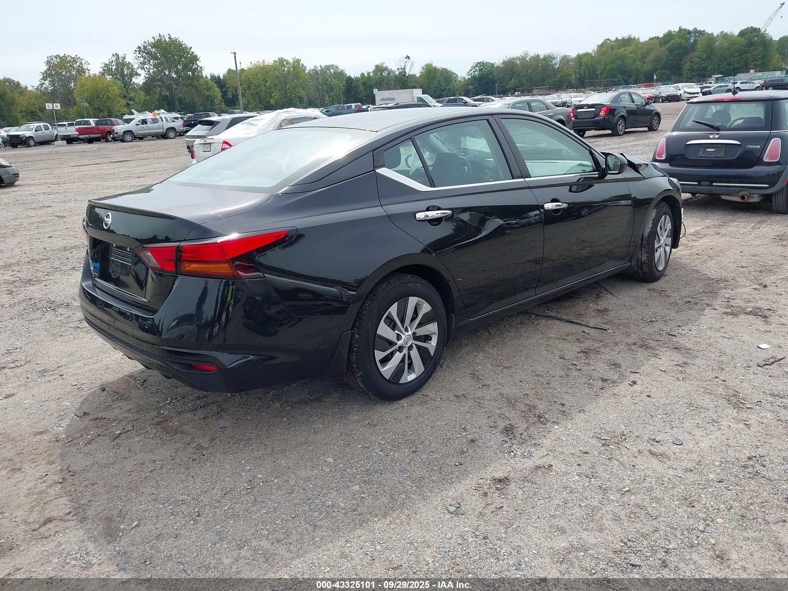 NISSAN ALTIMA image 4