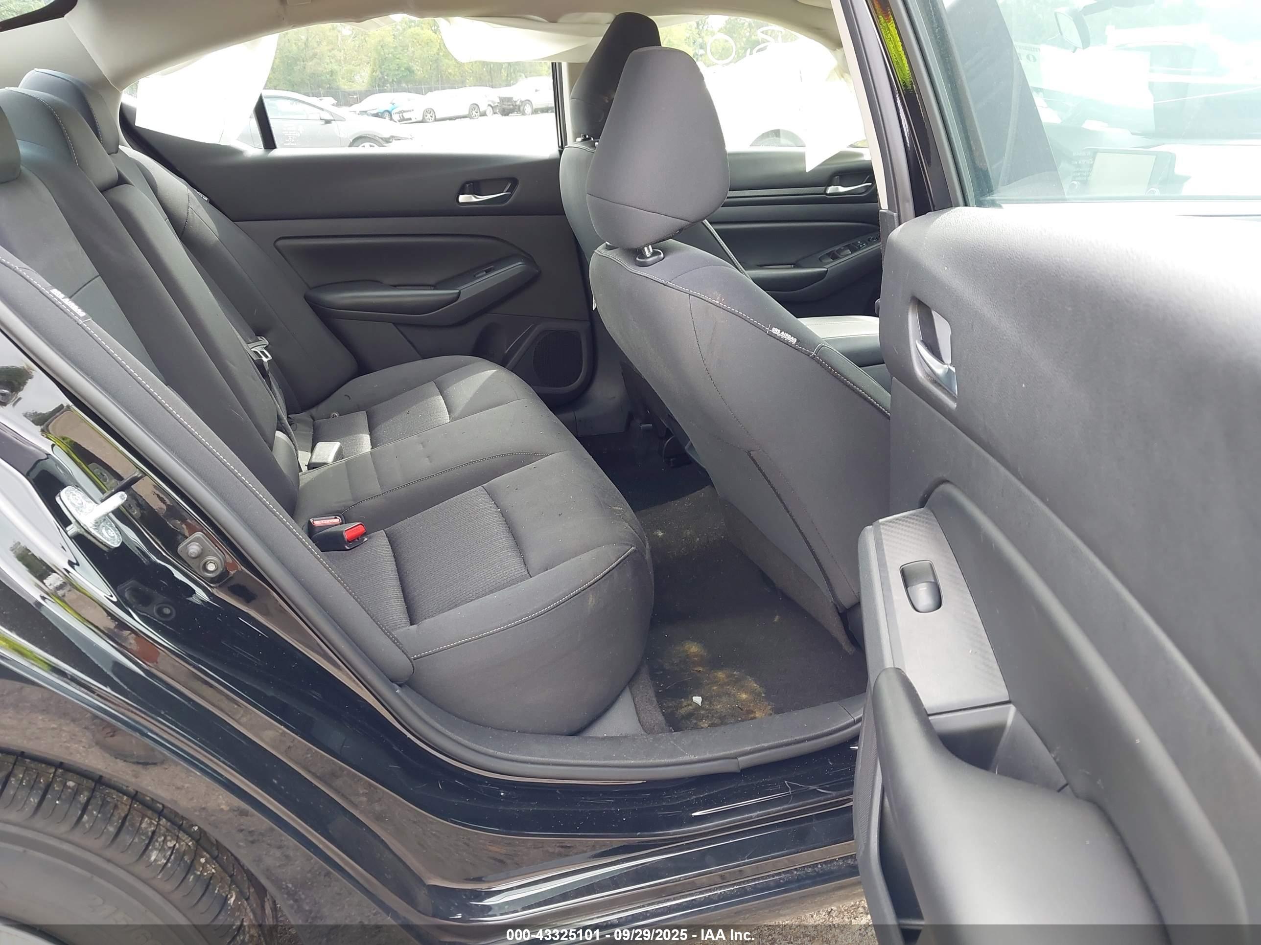 NISSAN ALTIMA image 8