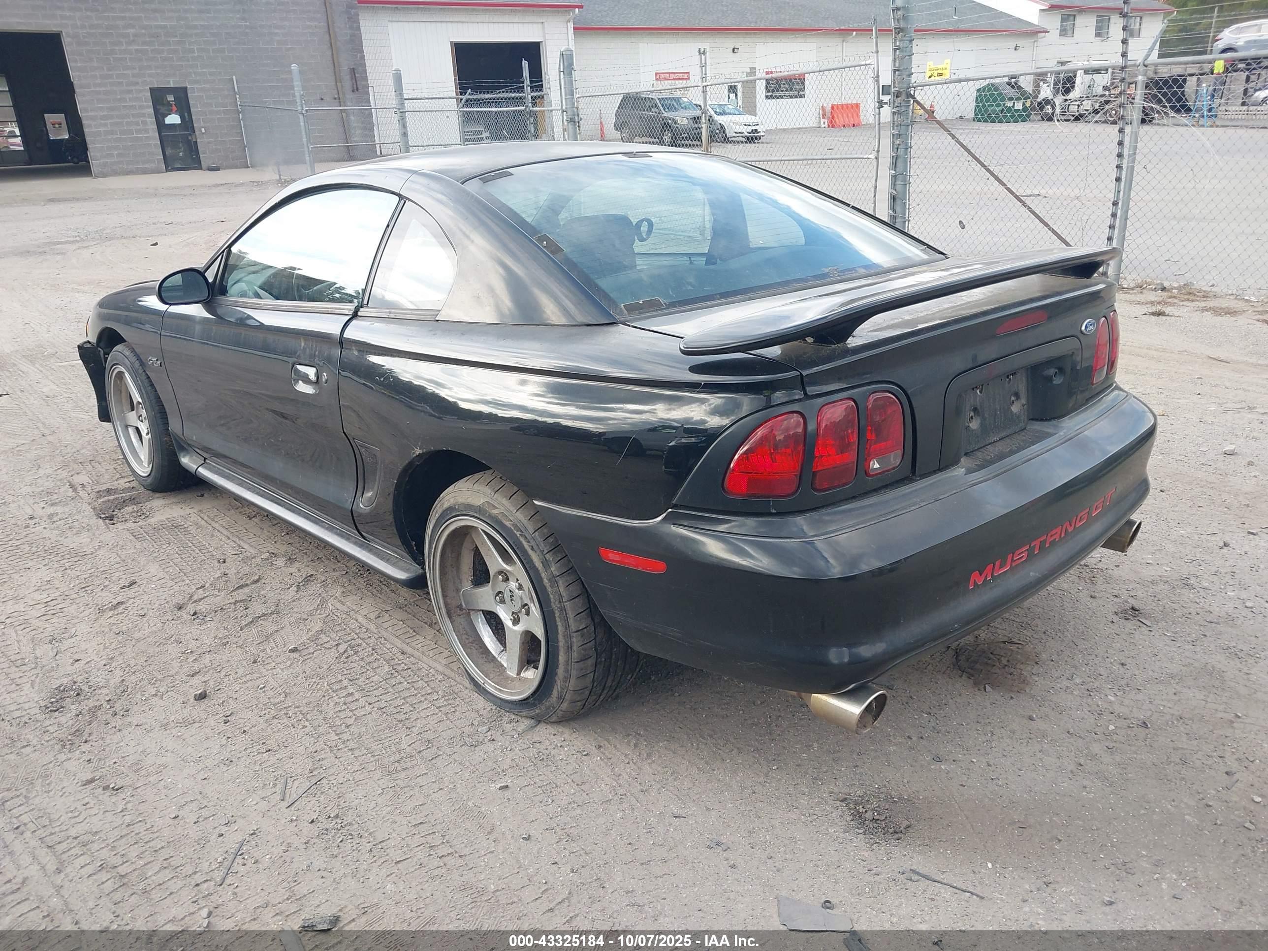 FORD MUSTANG image 3
