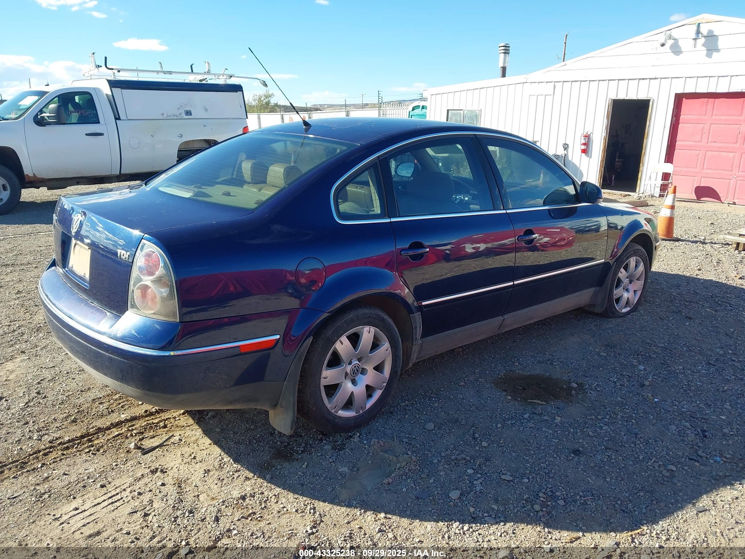 VOLKSWAGEN PASSAT image 4
