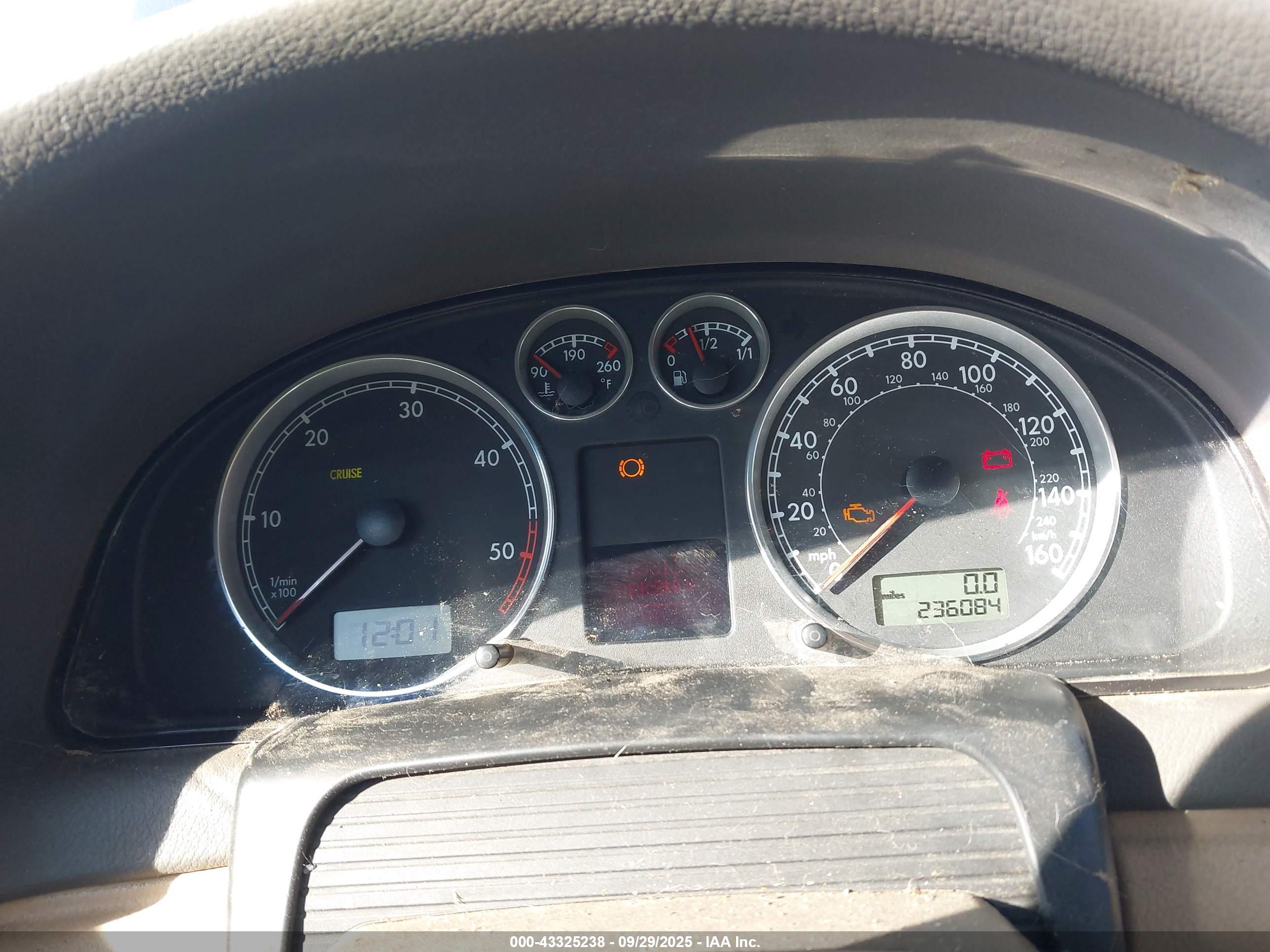 VOLKSWAGEN PASSAT image 7