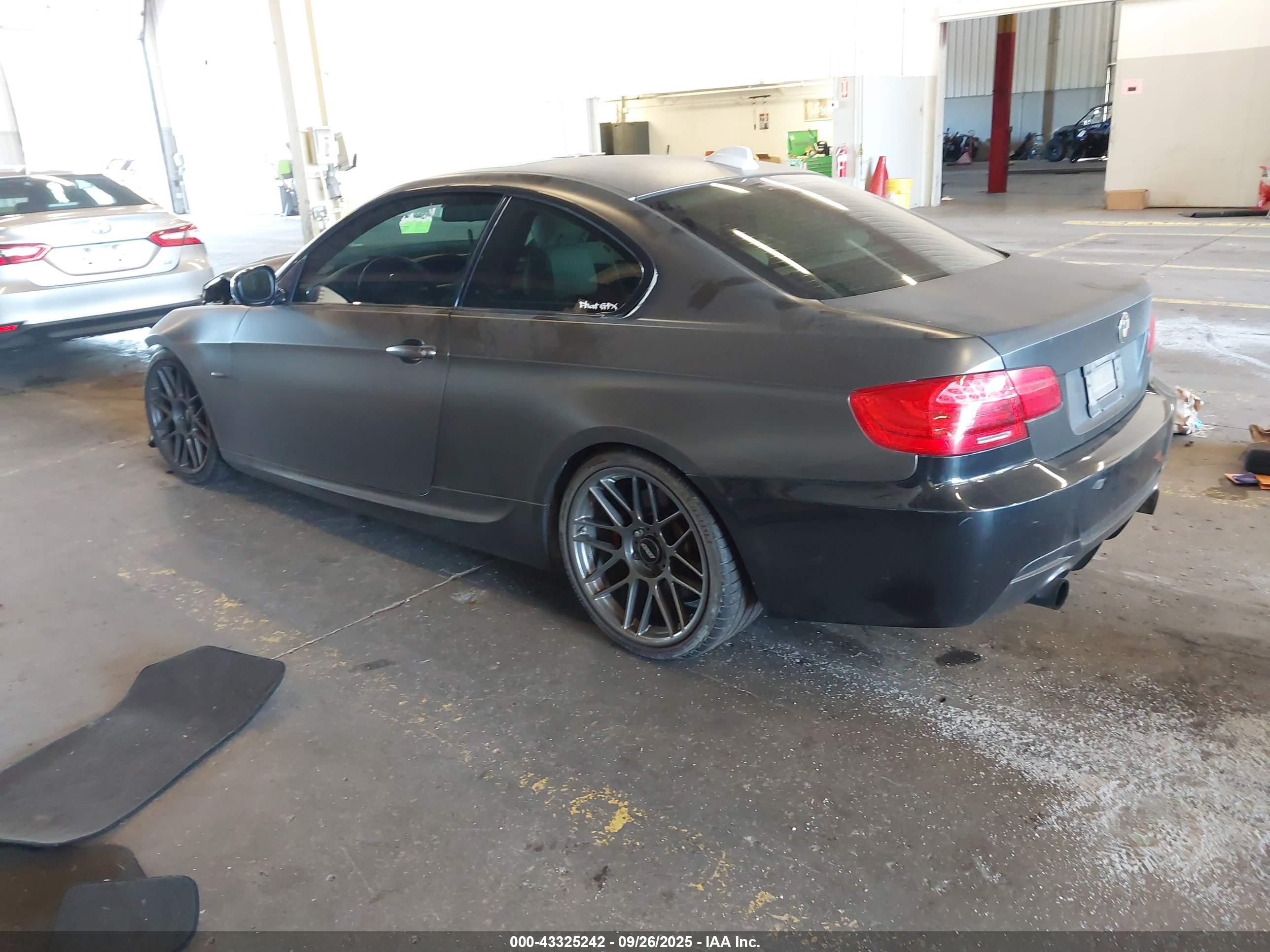BMW 335IS image 3