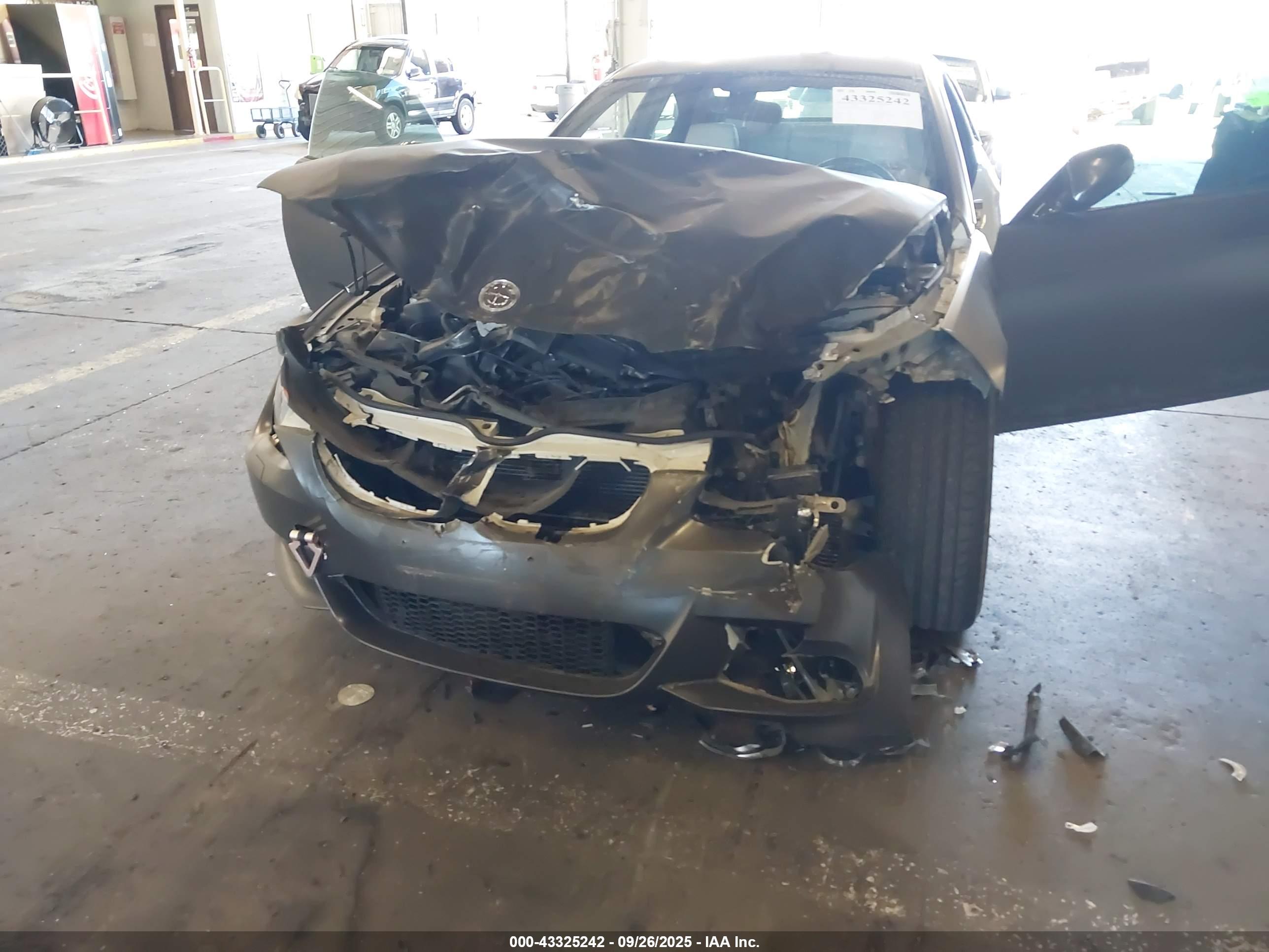 BMW 335IS image 6