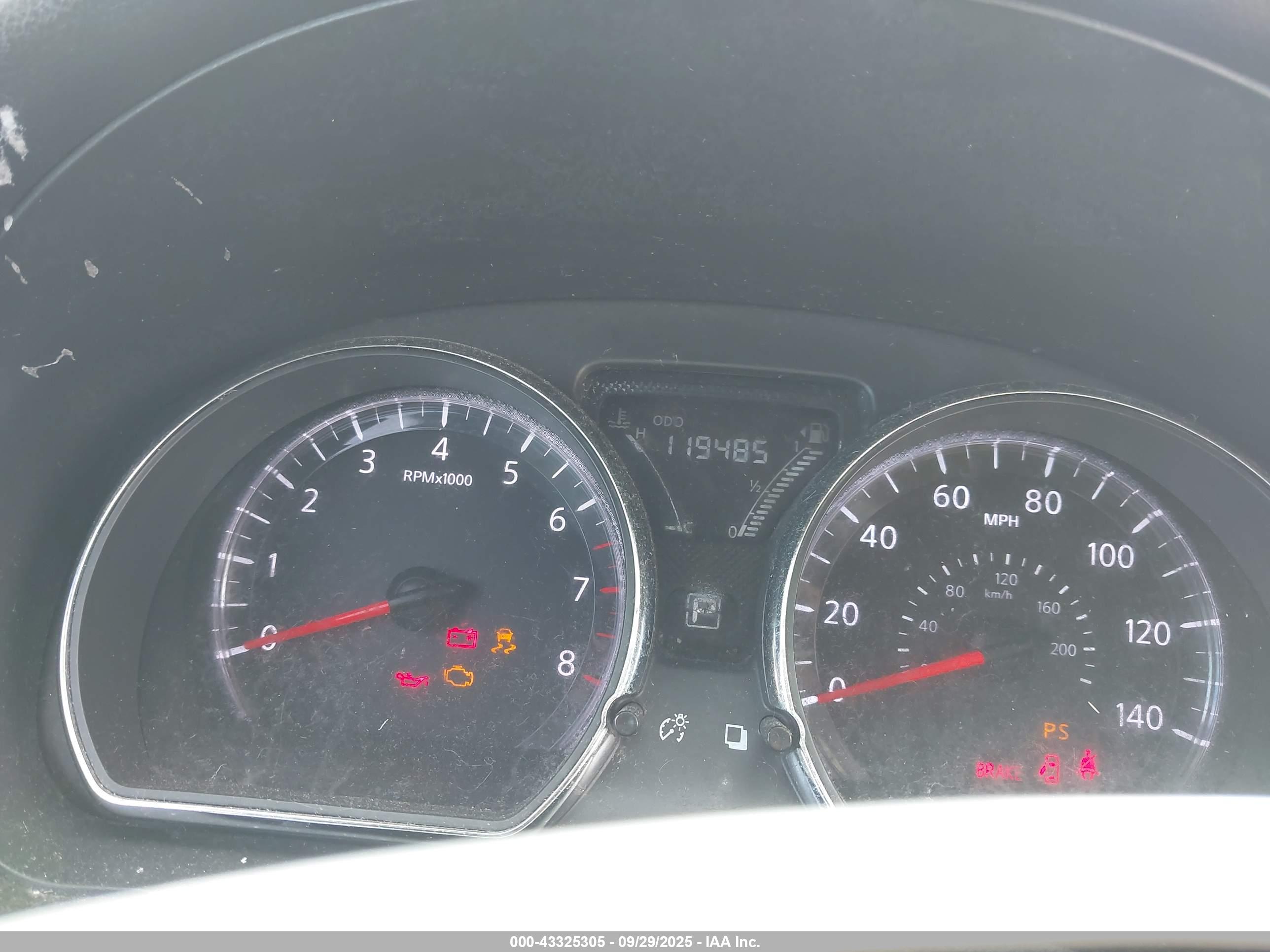 NISSAN VERSA image 7