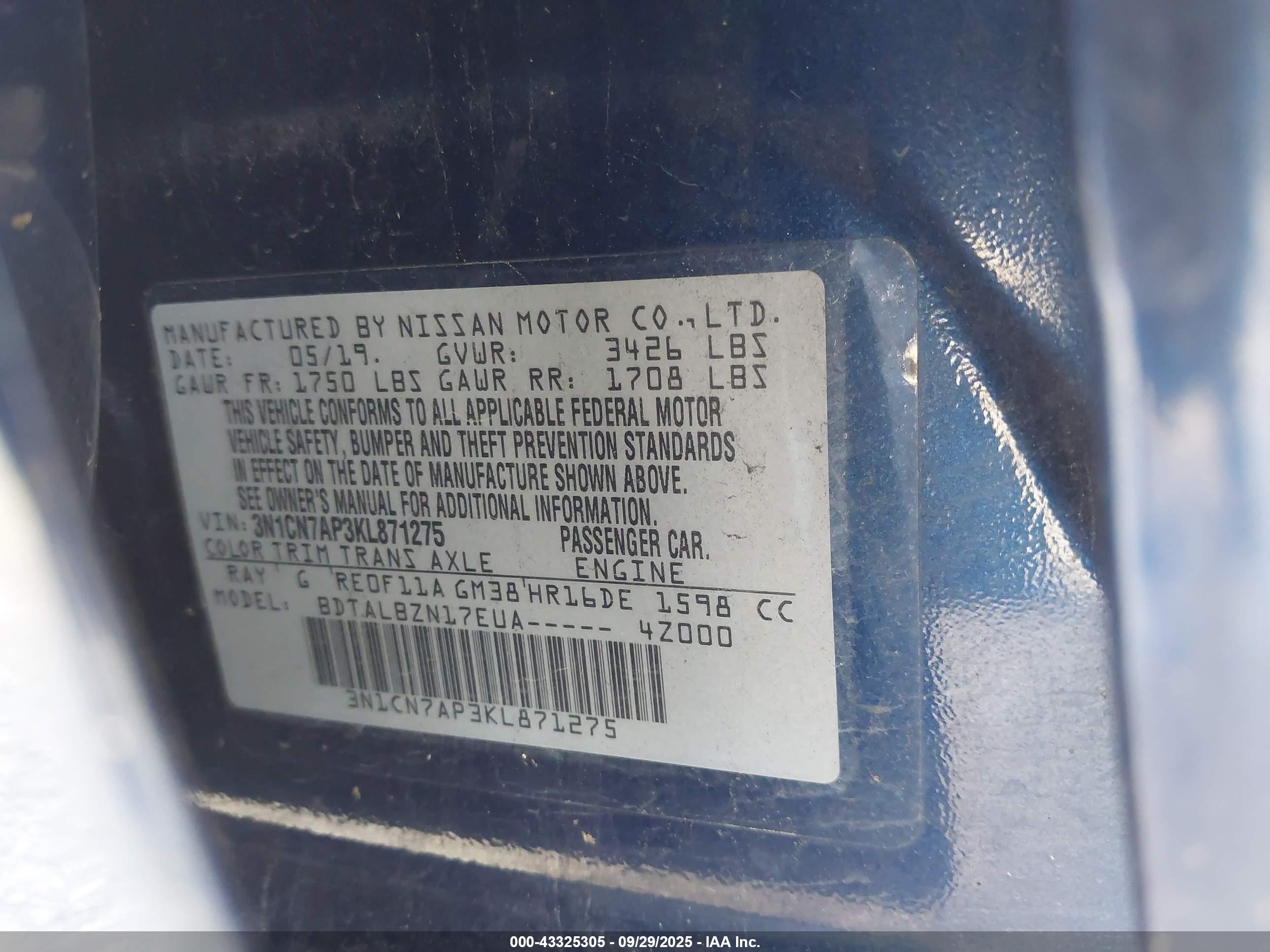 NISSAN VERSA image 9