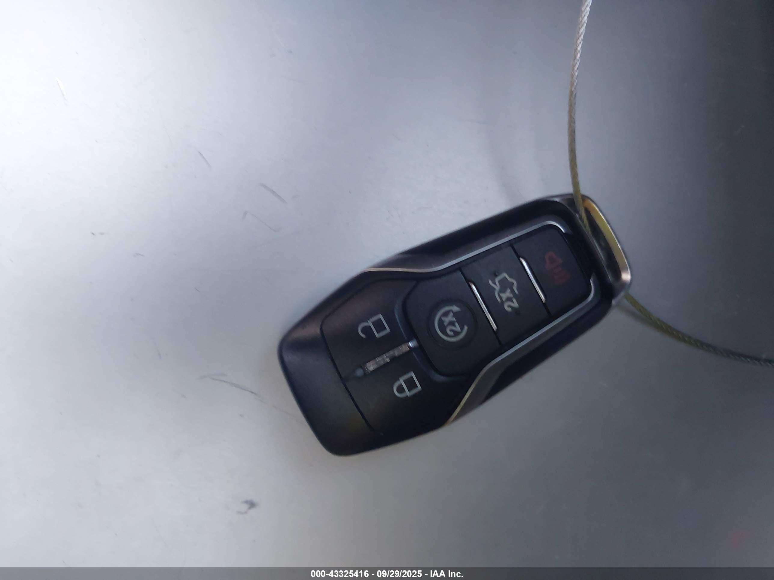 FORD FUSION image 11
