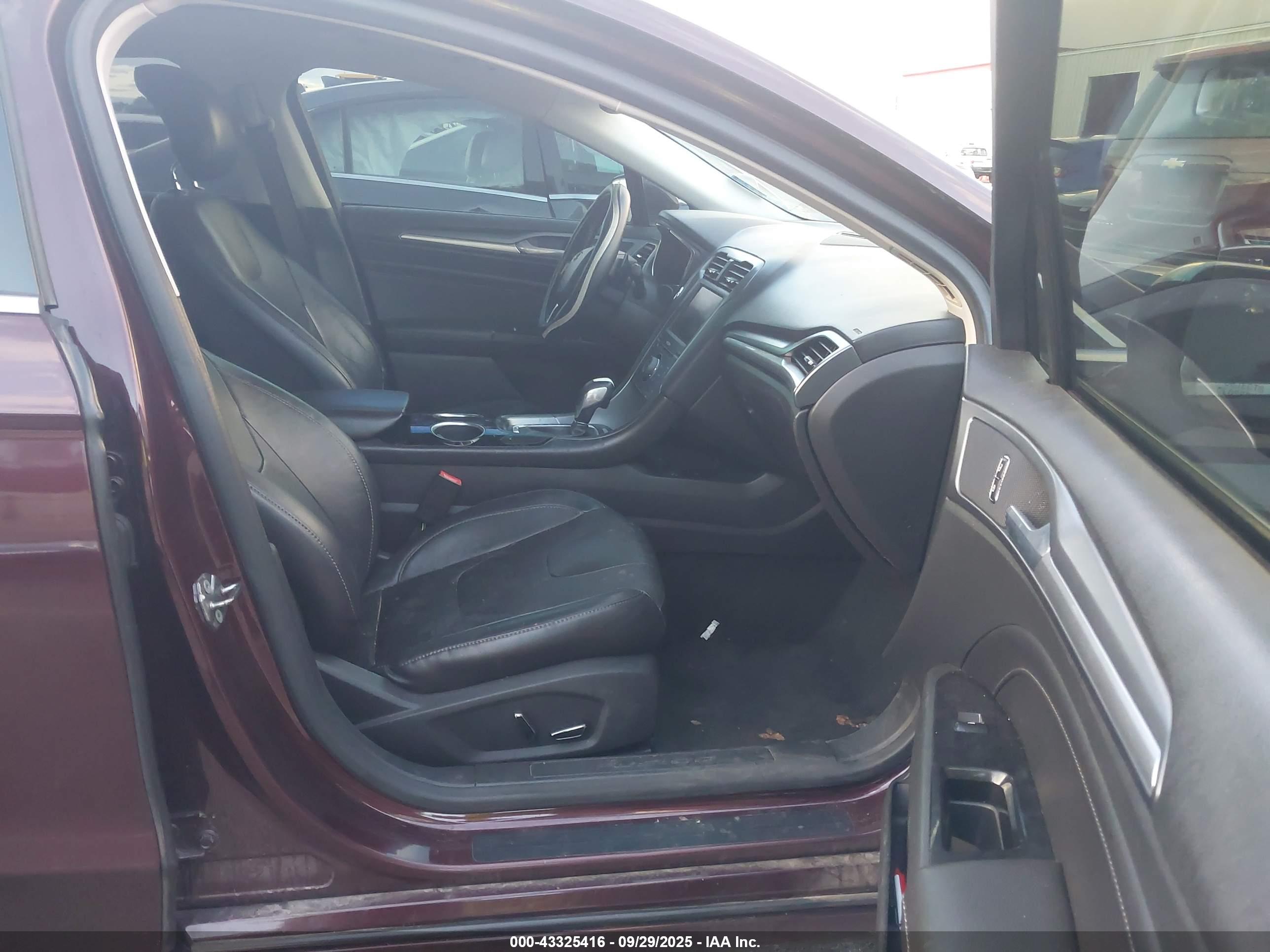 FORD FUSION image 5