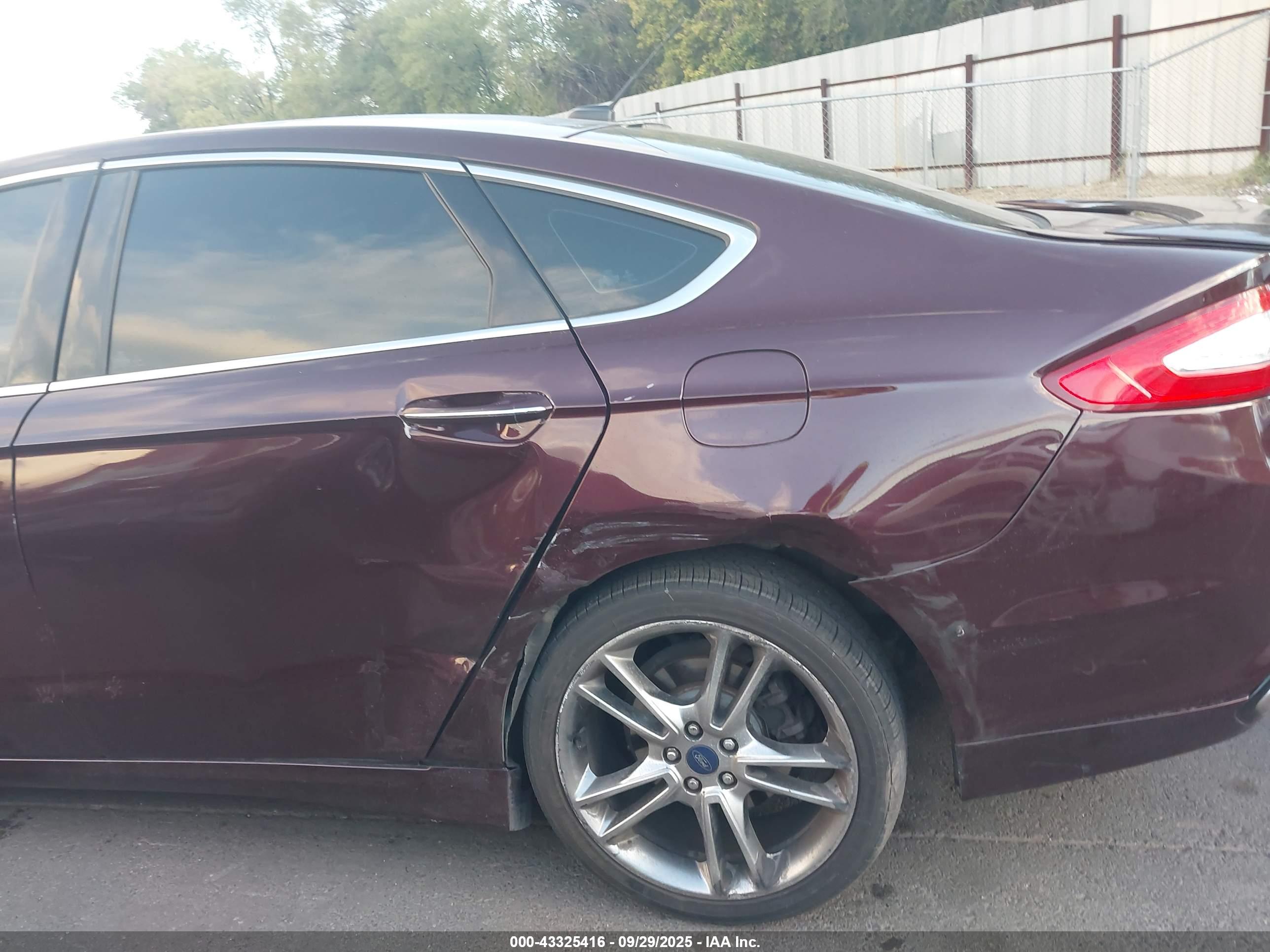 FORD FUSION image 6