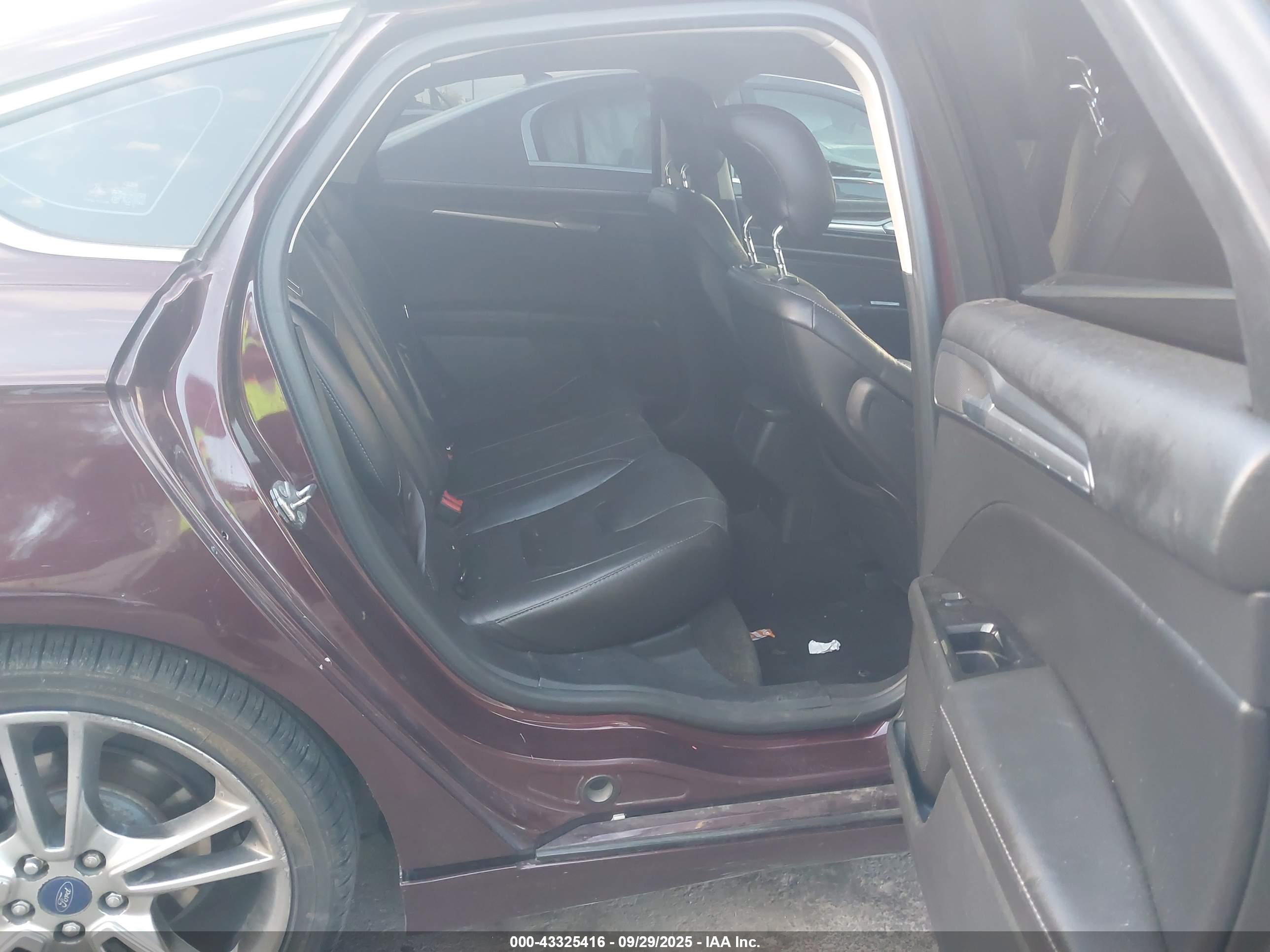 FORD FUSION image 8