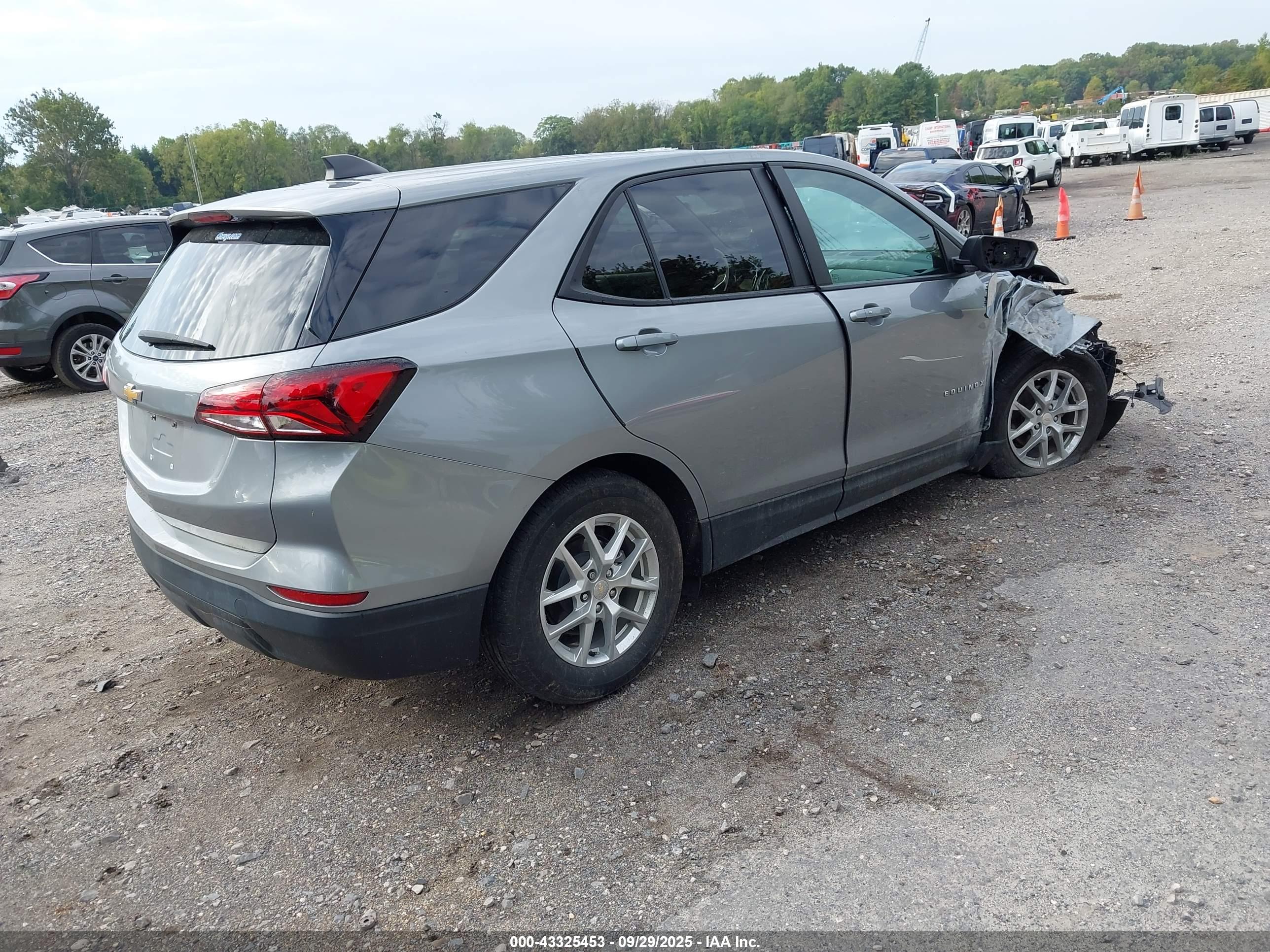 CHEVROLET EQUINOX image 4
