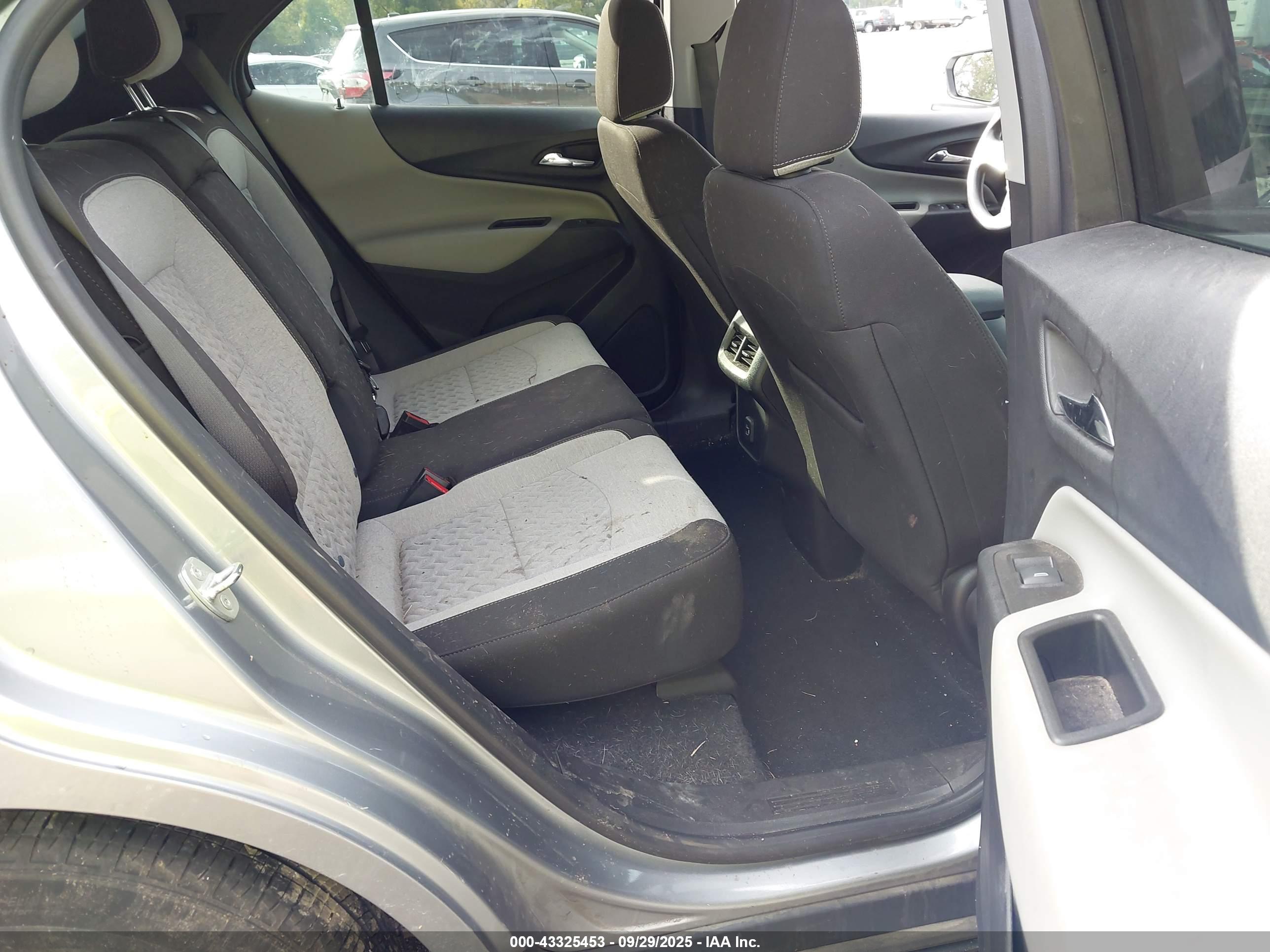 CHEVROLET EQUINOX image 8