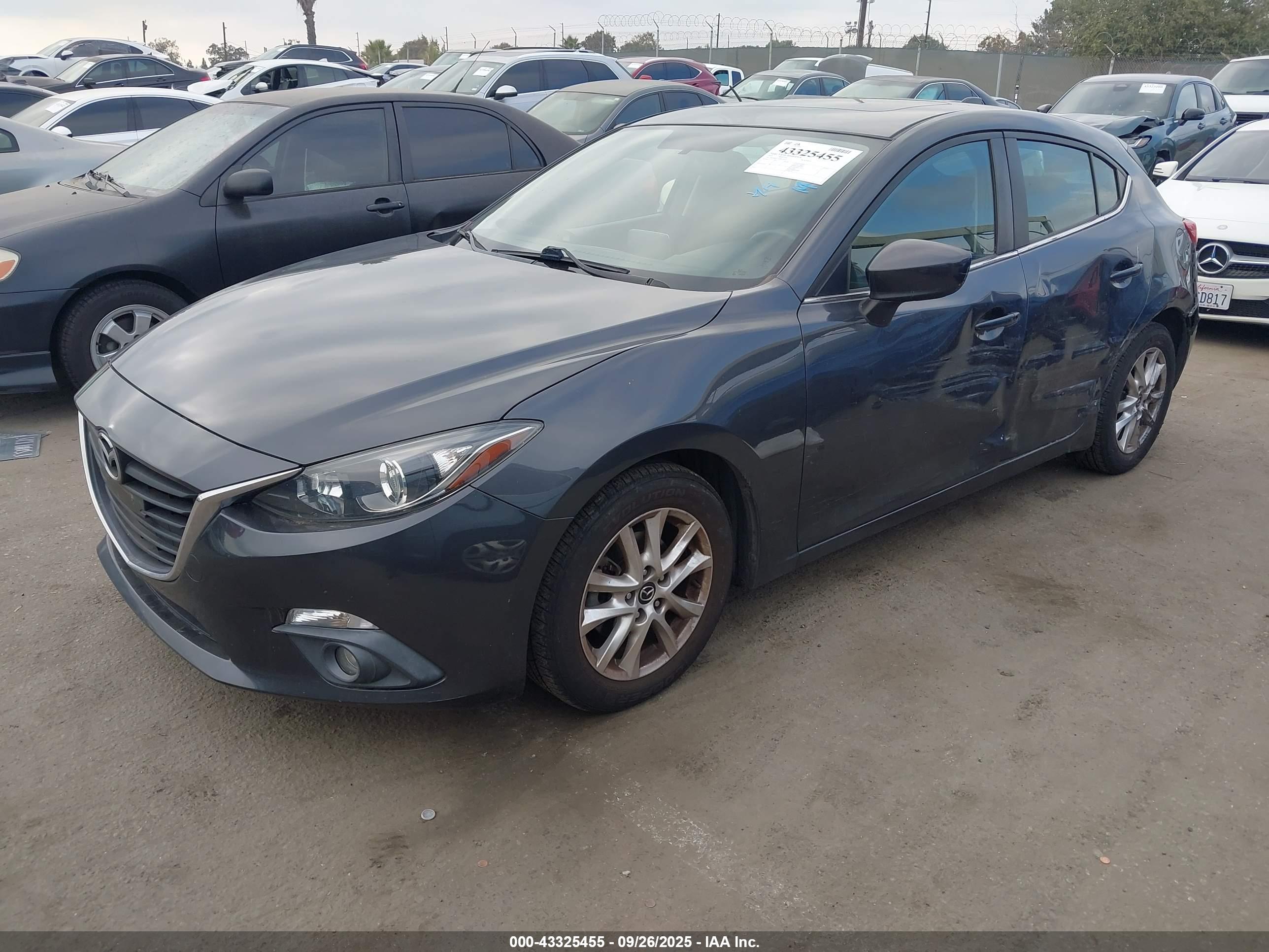 MAZDA MAZDA3 image 2