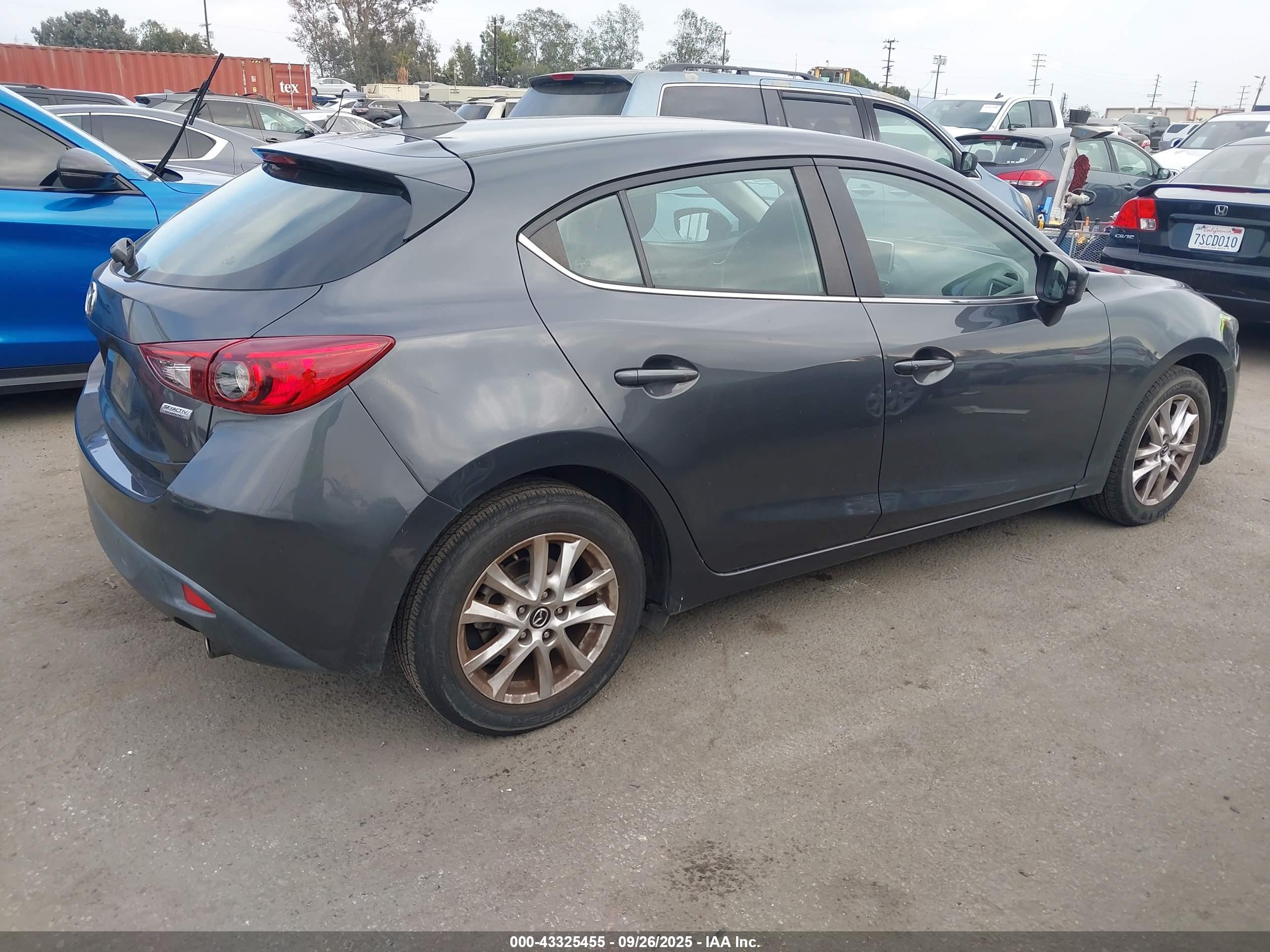 MAZDA MAZDA3 image 4
