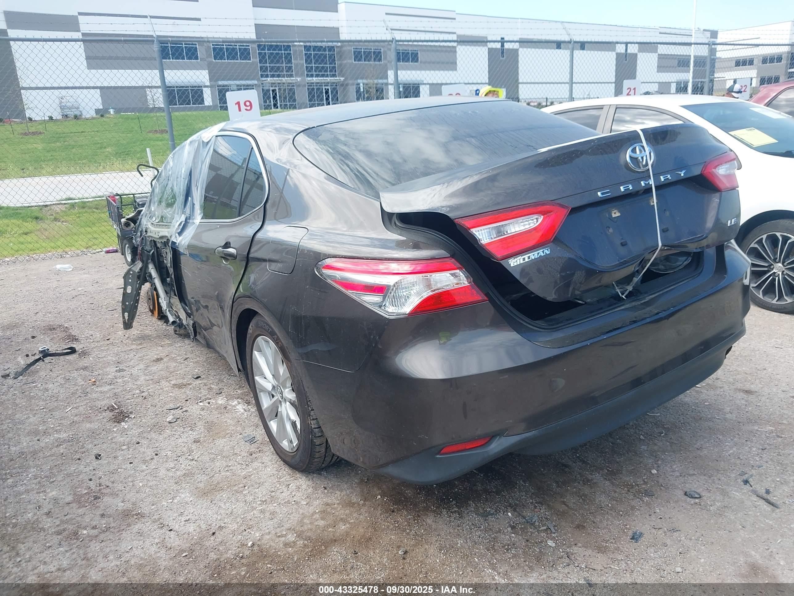 TOYOTA CAMRY image 3