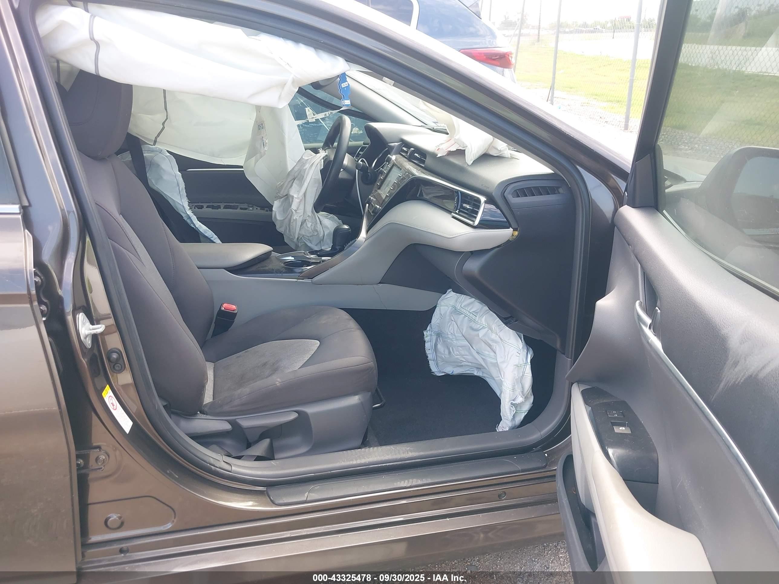TOYOTA CAMRY image 5