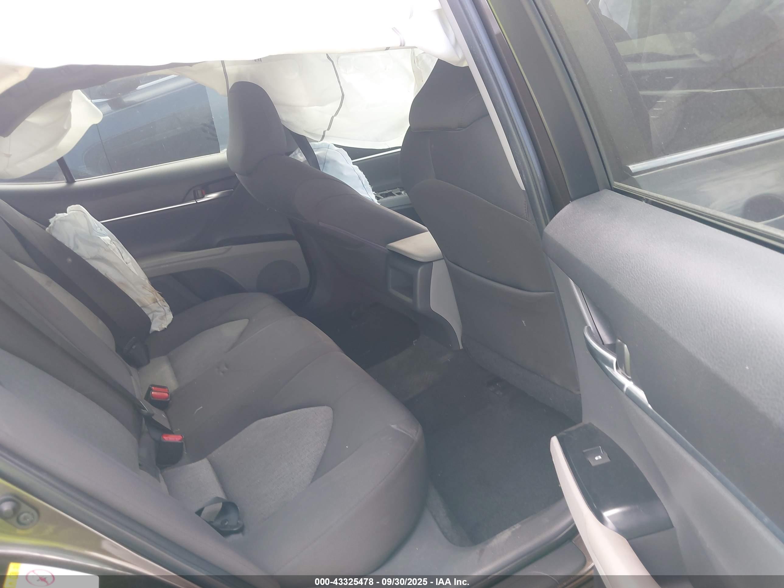 TOYOTA CAMRY image 8