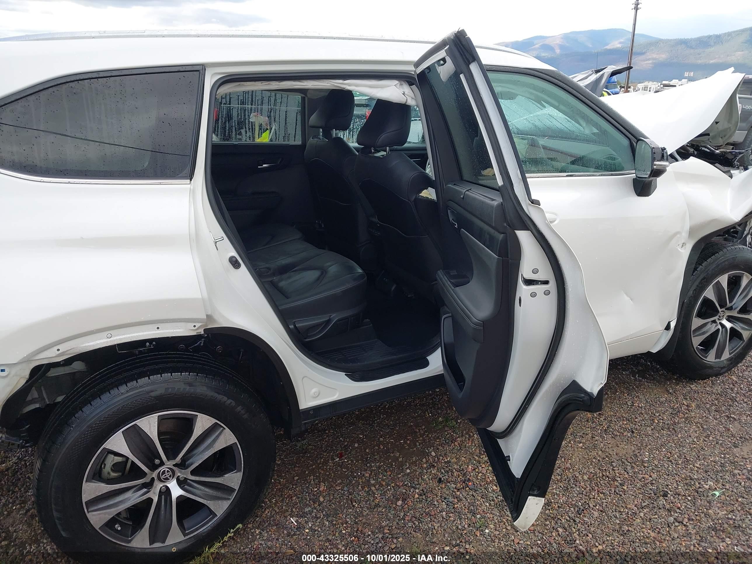 TOYOTA HIGHLANDER image 8